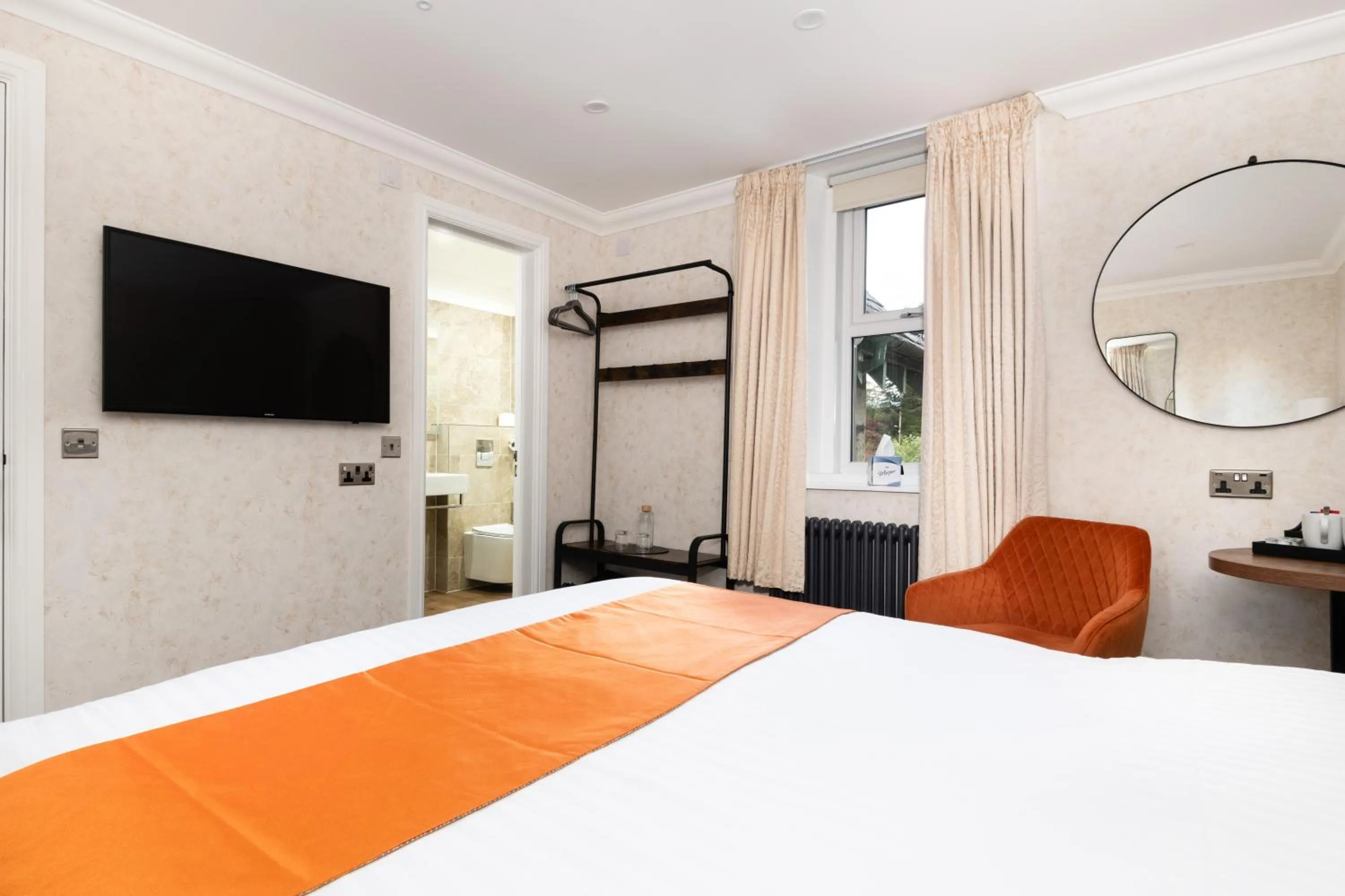 Bedroom, Bed in Westlands of Pitlochry