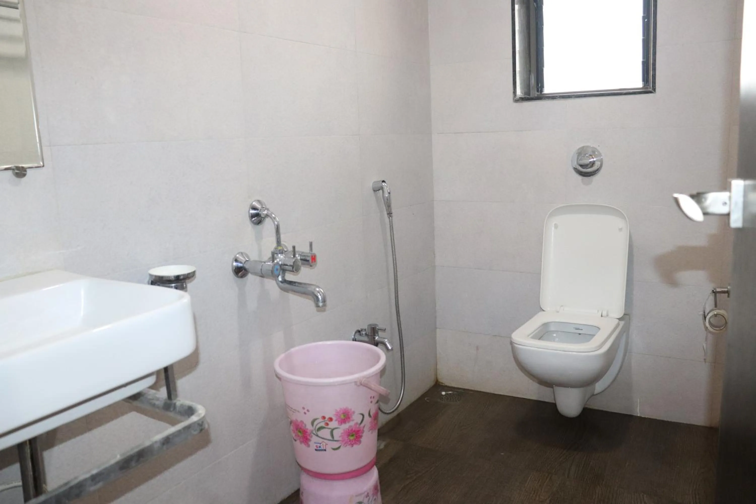 Bathroom in Hotel Sai Shubham