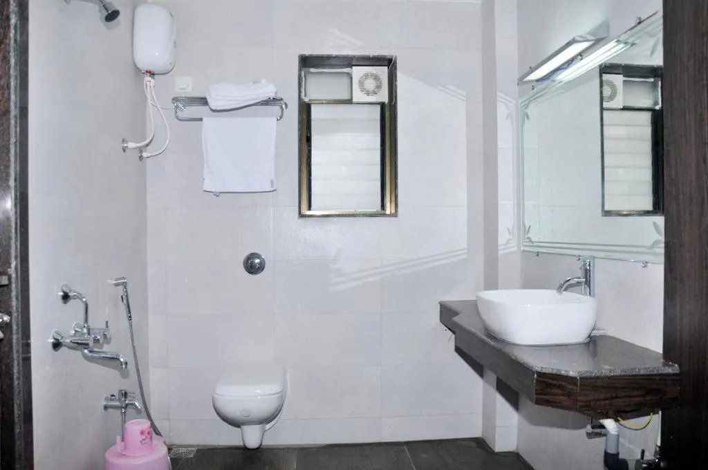 Bathroom in Hotel Sai Shubham