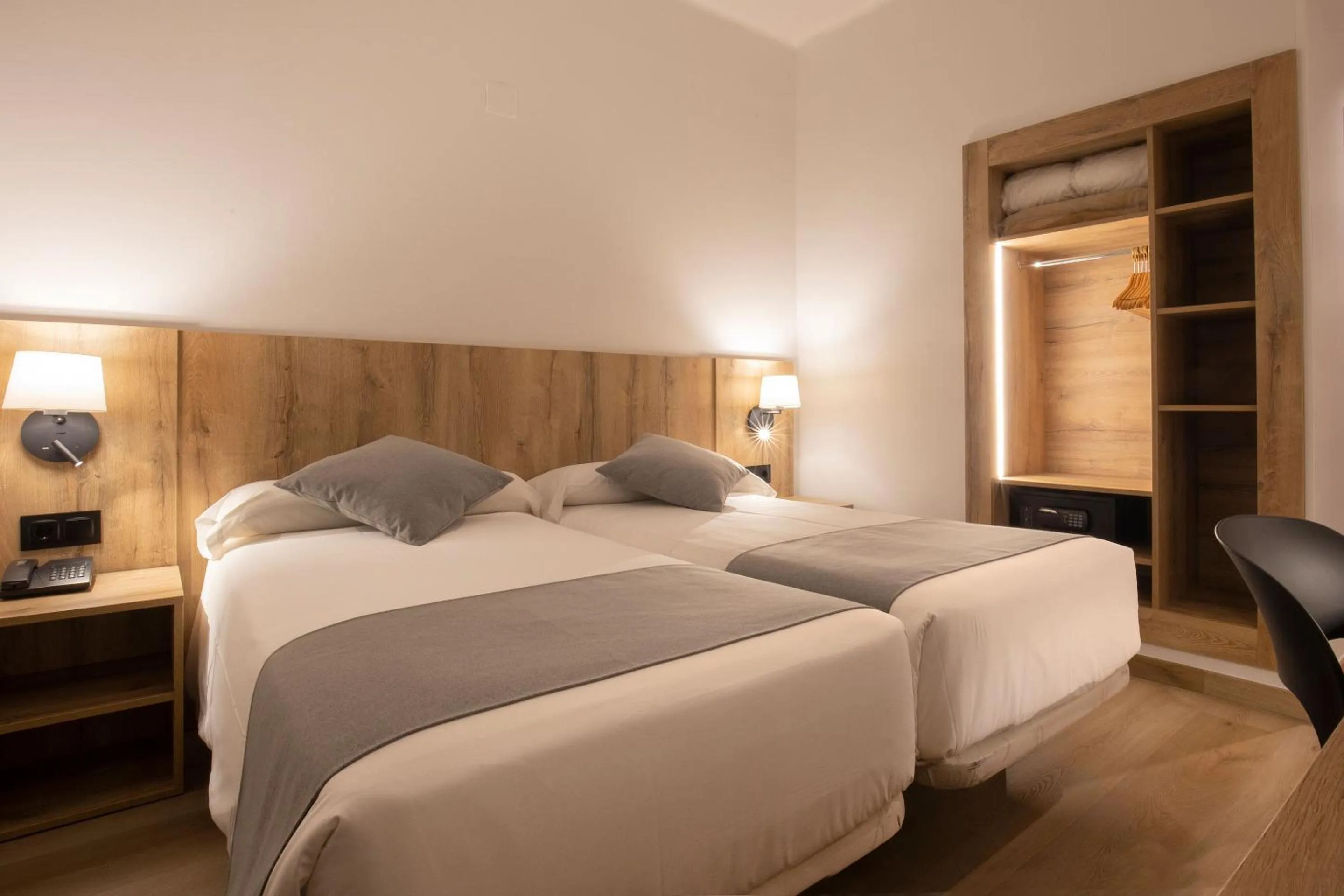 Bedroom, Bed in Hotel Cervol by Nexta