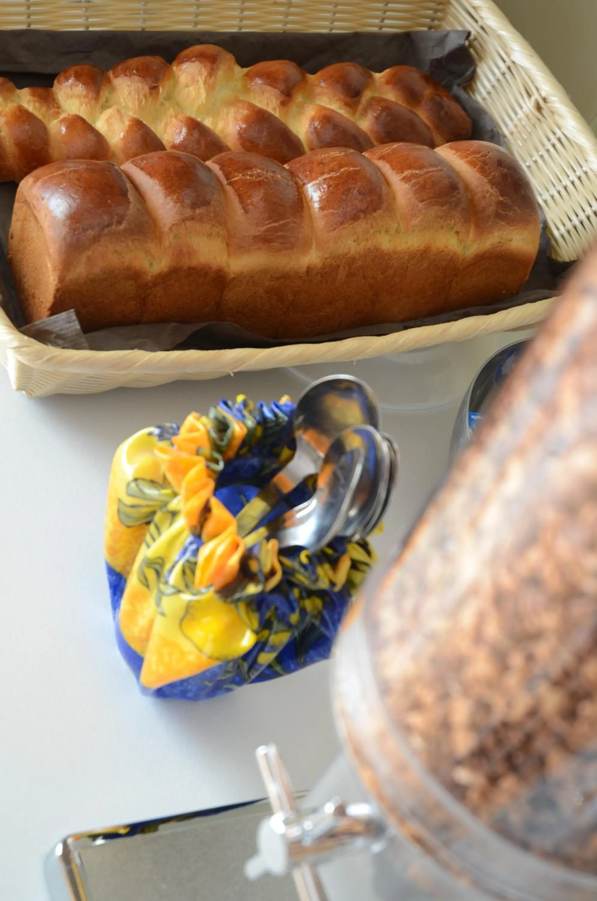 Buffet breakfast in Villa des Cammaous