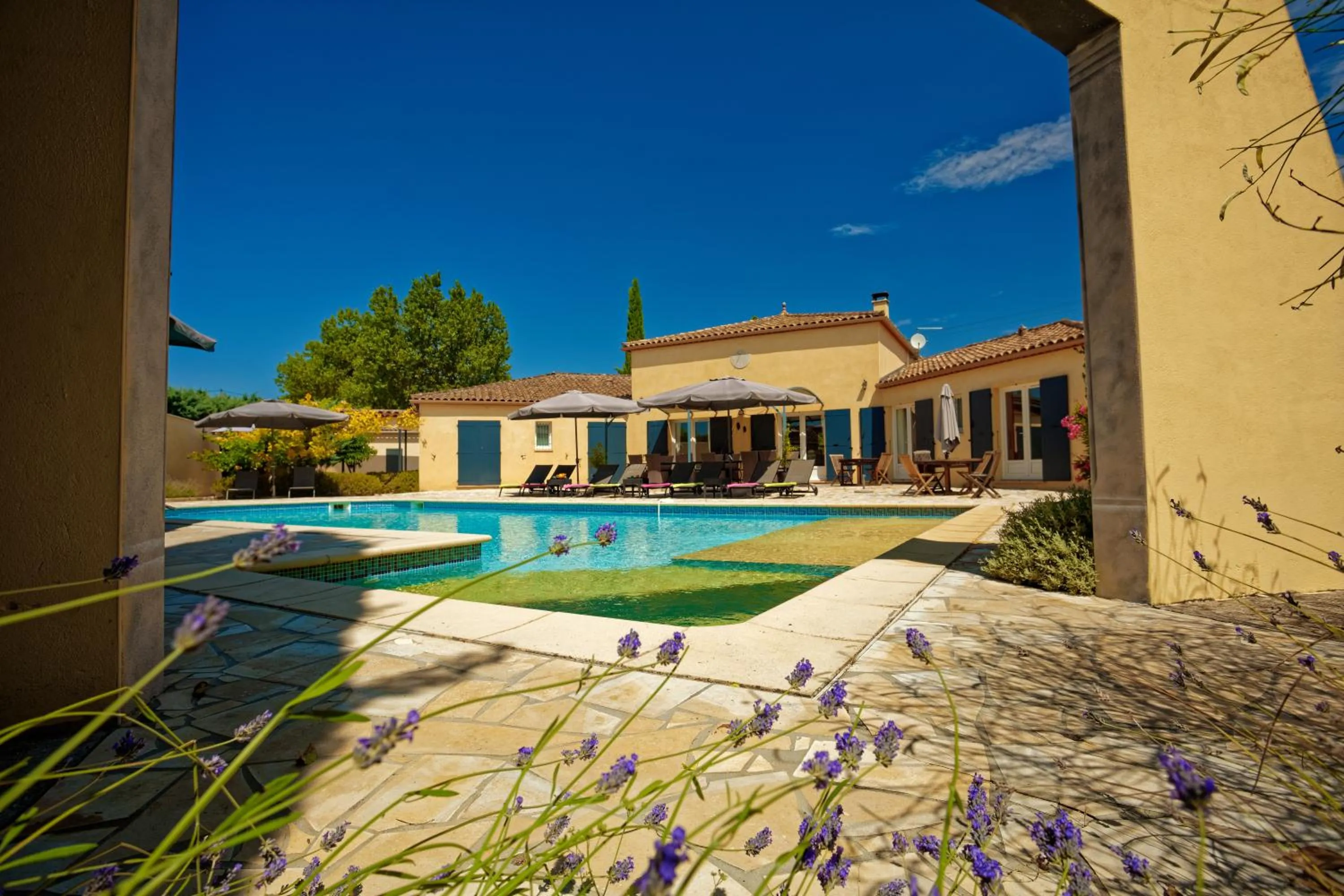 Swimming pool in Villa des Cammaous