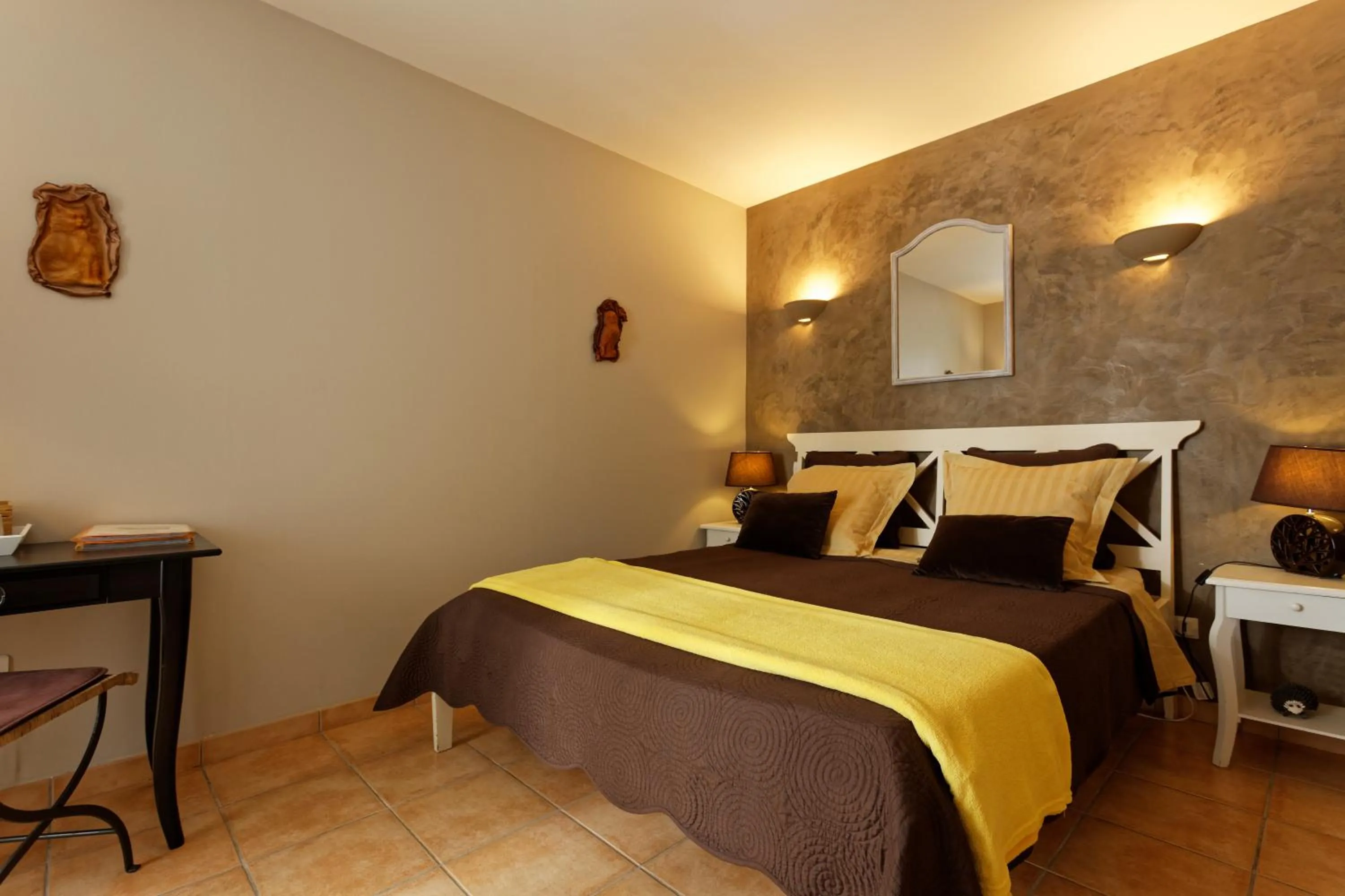Property building, Bed in Villa des Cammaous