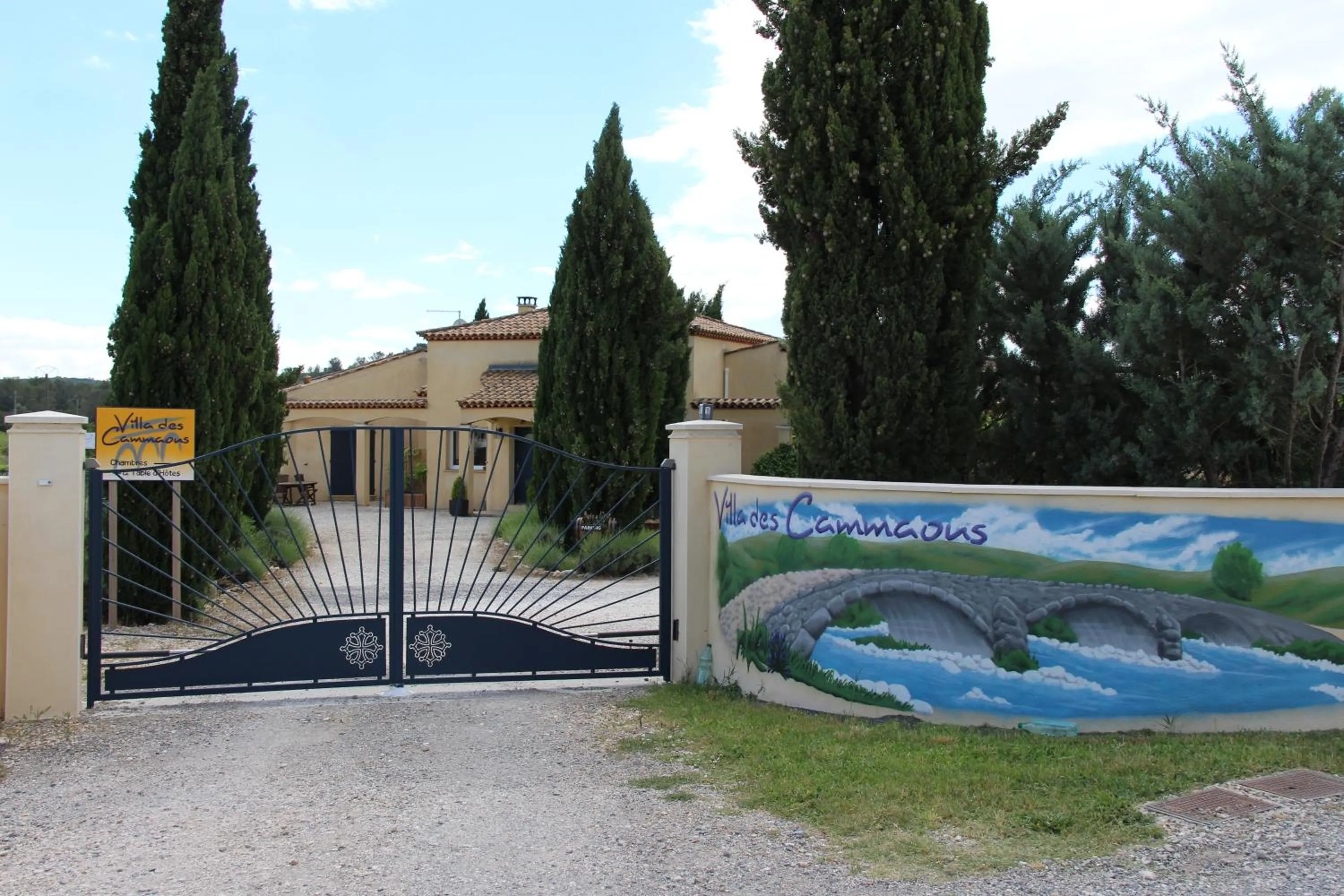 Facade/entrance in Villa des Cammaous