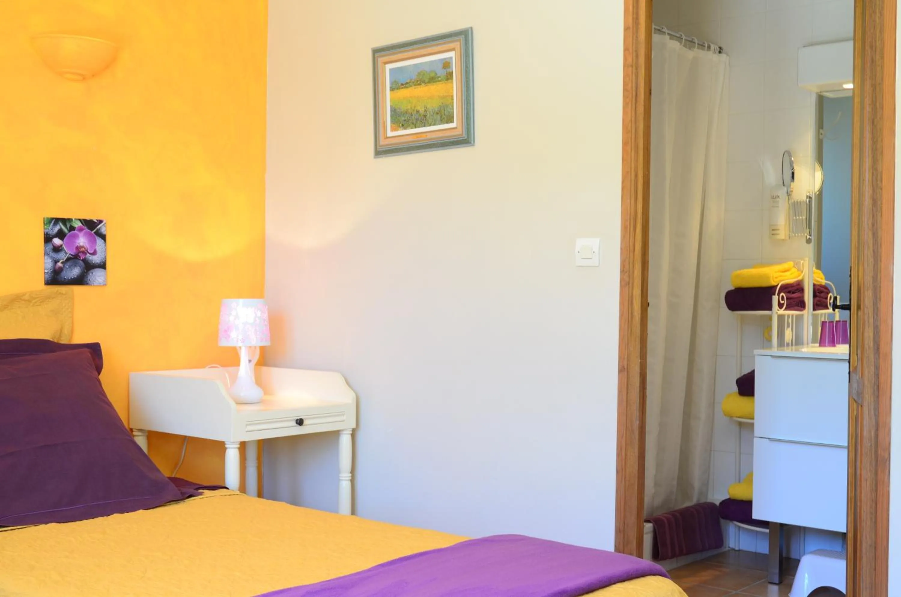 Bed in Villa des Cammaous