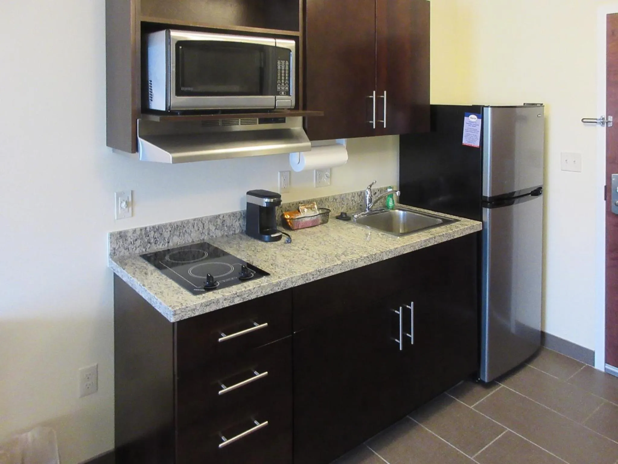 Kitchen or kitchenette in Suburban Studios Donaldsonville - Gonzales