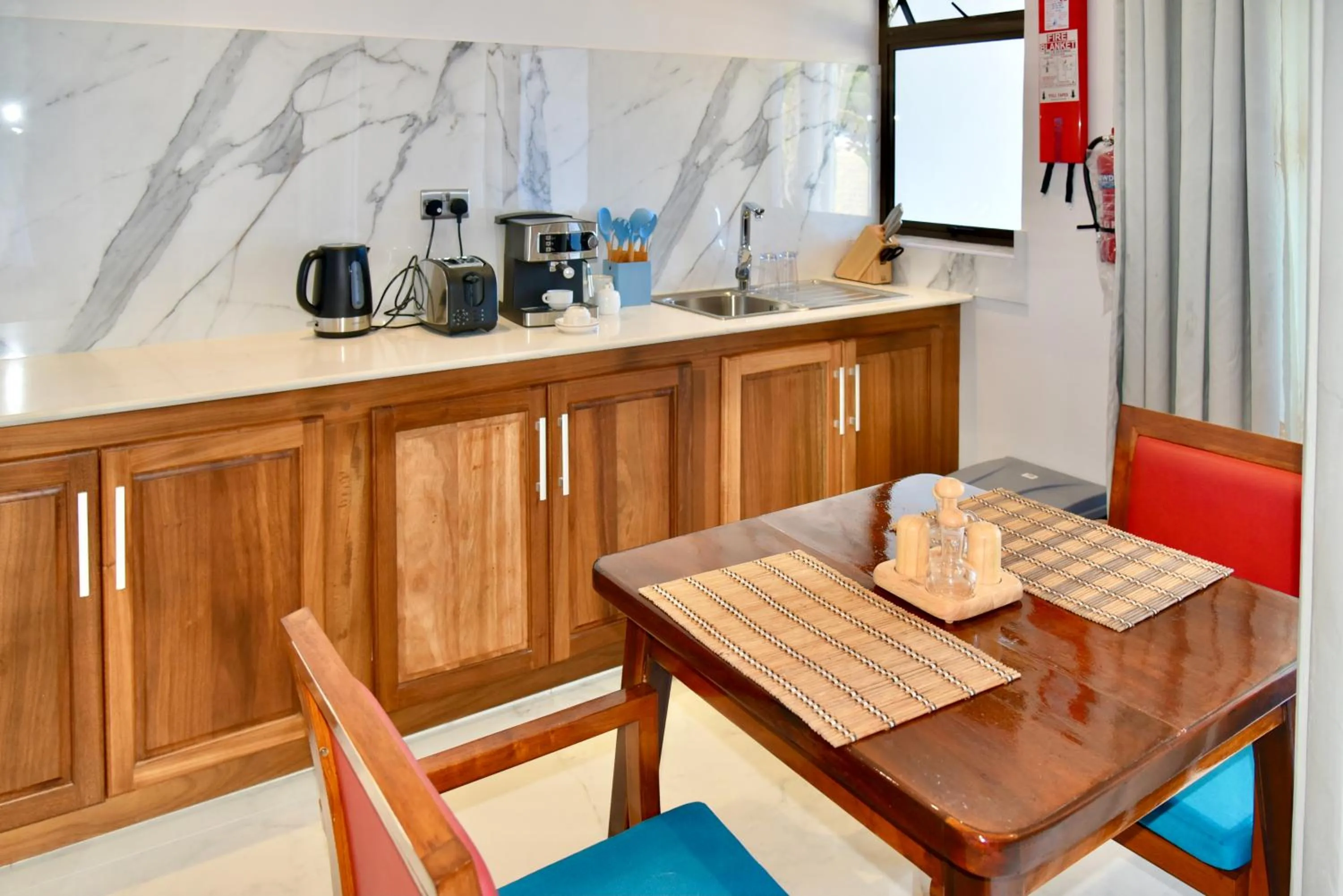 Coffee/tea facilities in La Petite Maison and Sea Splash