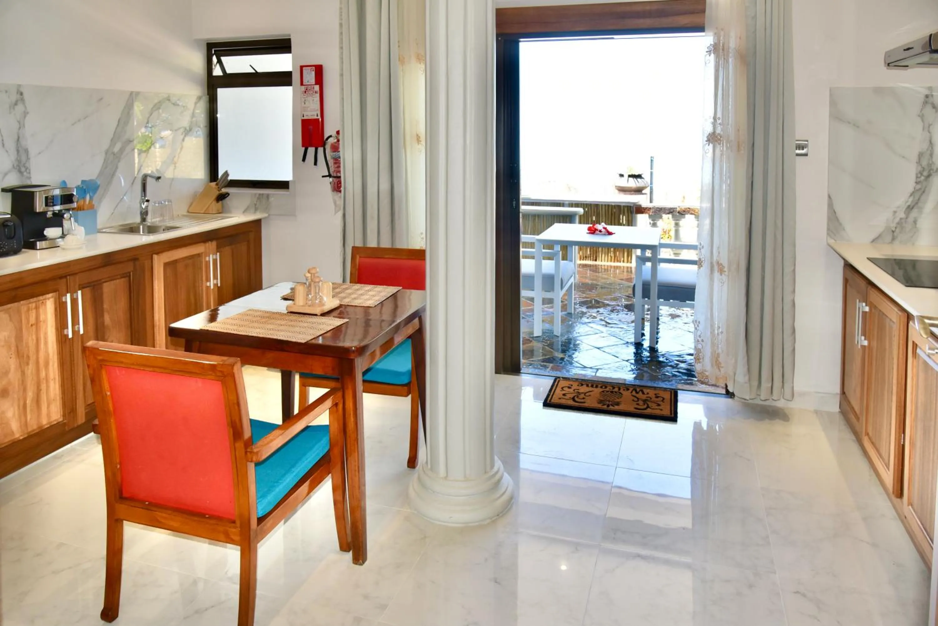 Dining area in La Petite Maison and Sea Splash