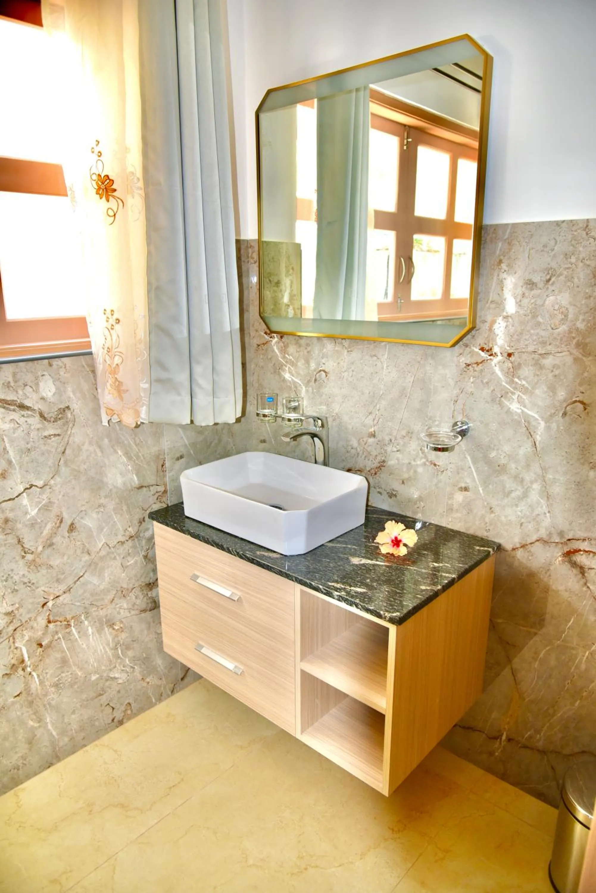 Bathroom in La Petite Maison and Sea Splash