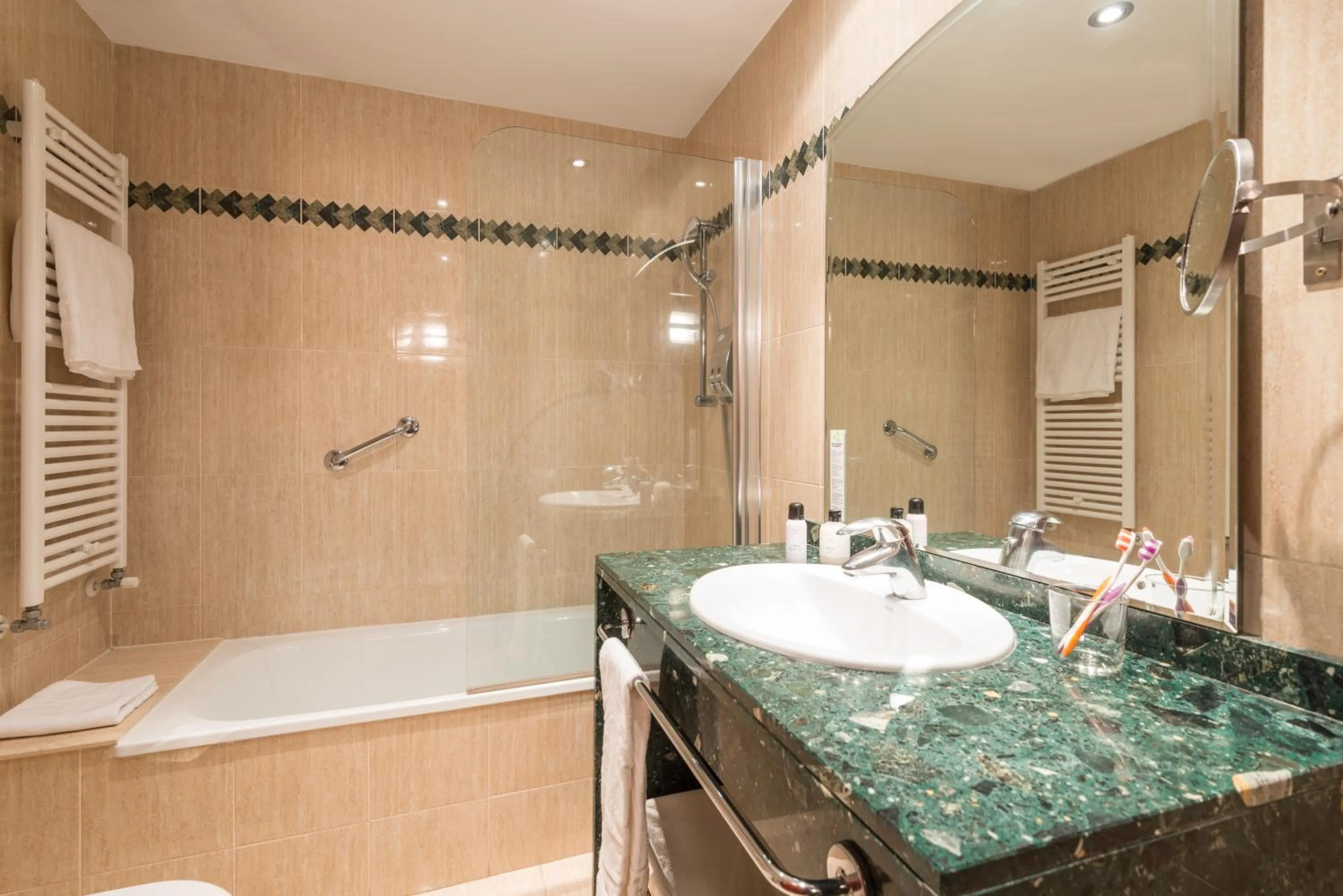 Bathroom in Pierre & Vacances Pas de la Casa Alaska