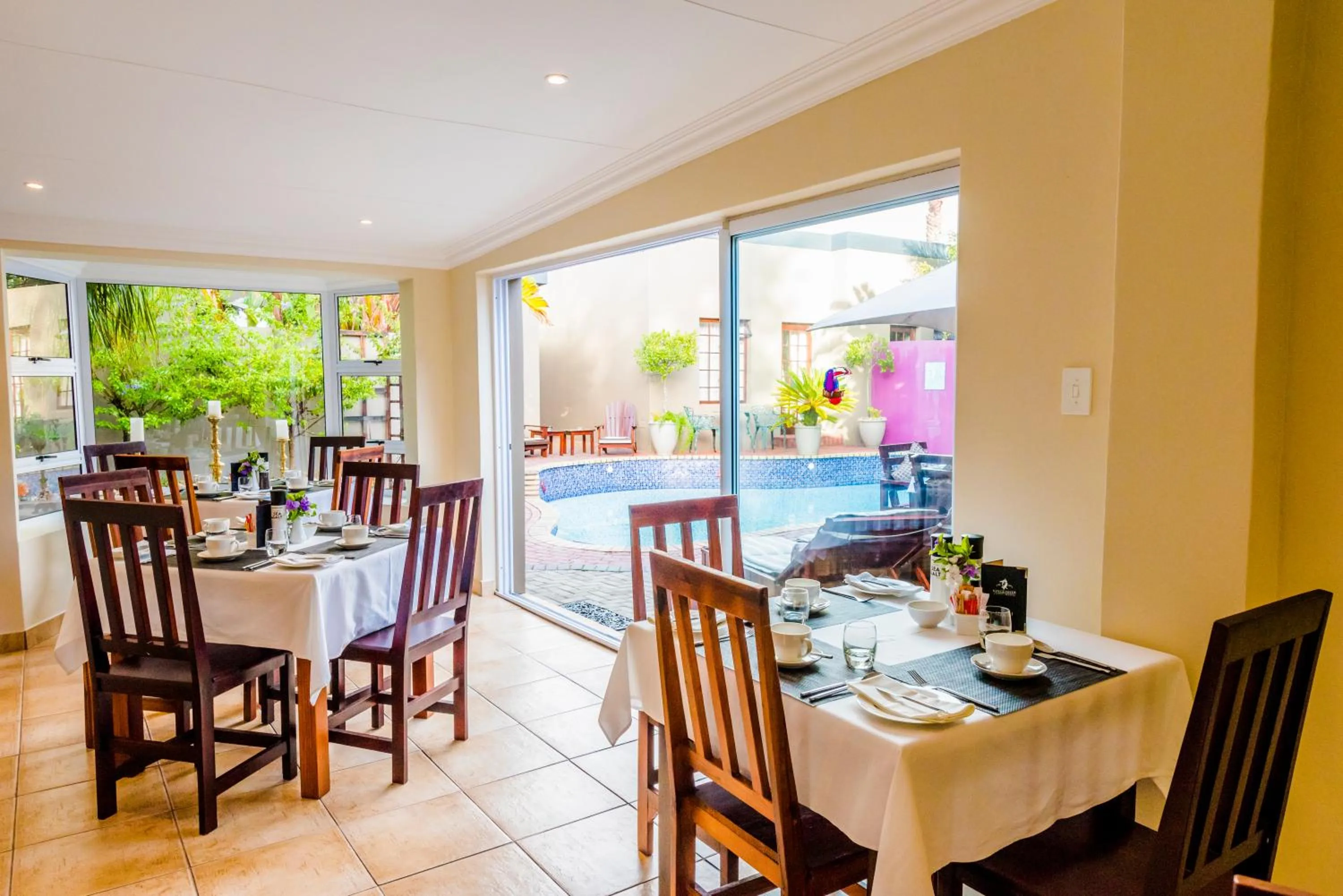 Restaurant/places to eat in Kingfisher GuestHouse