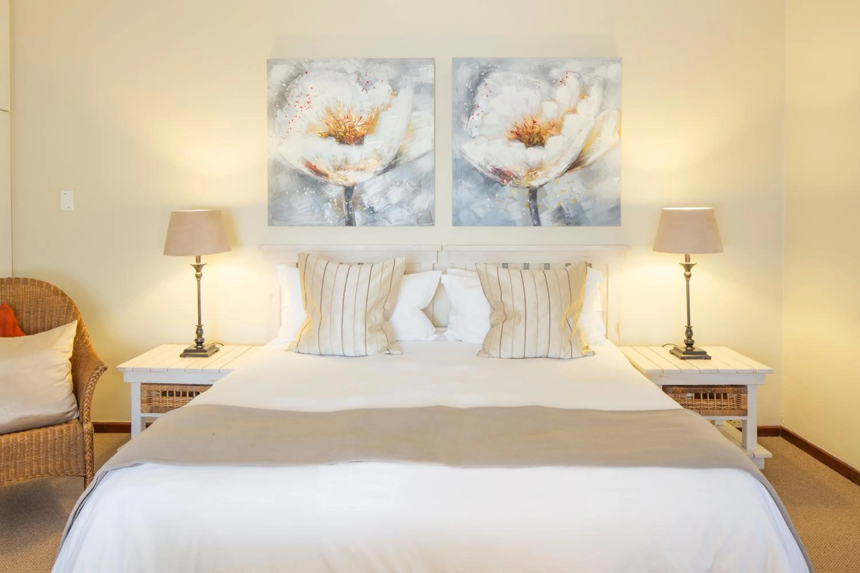 Bed in Kingfisher GuestHouse