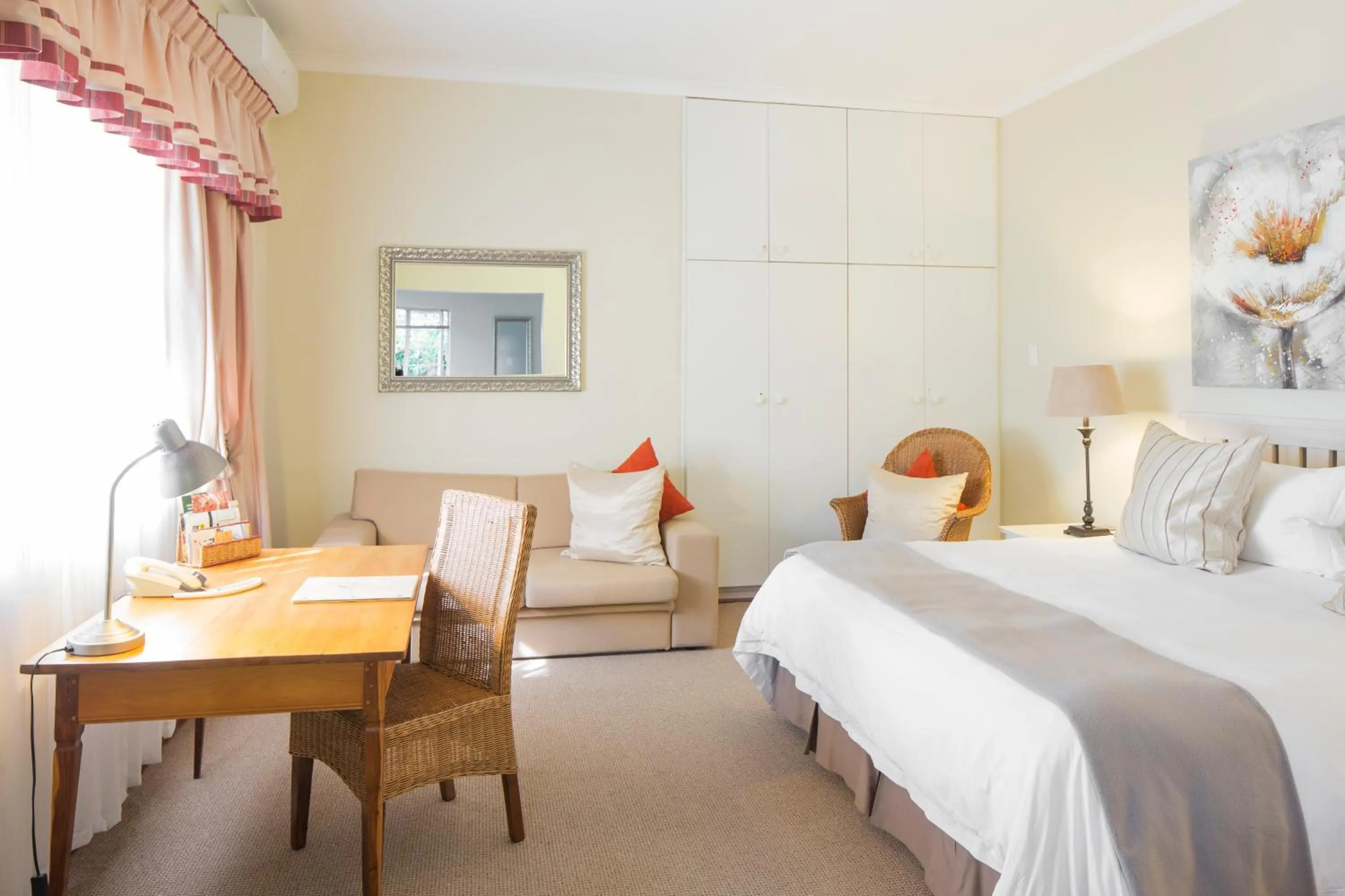 Photo of the whole room, Bed in Kingfisher GuestHouse