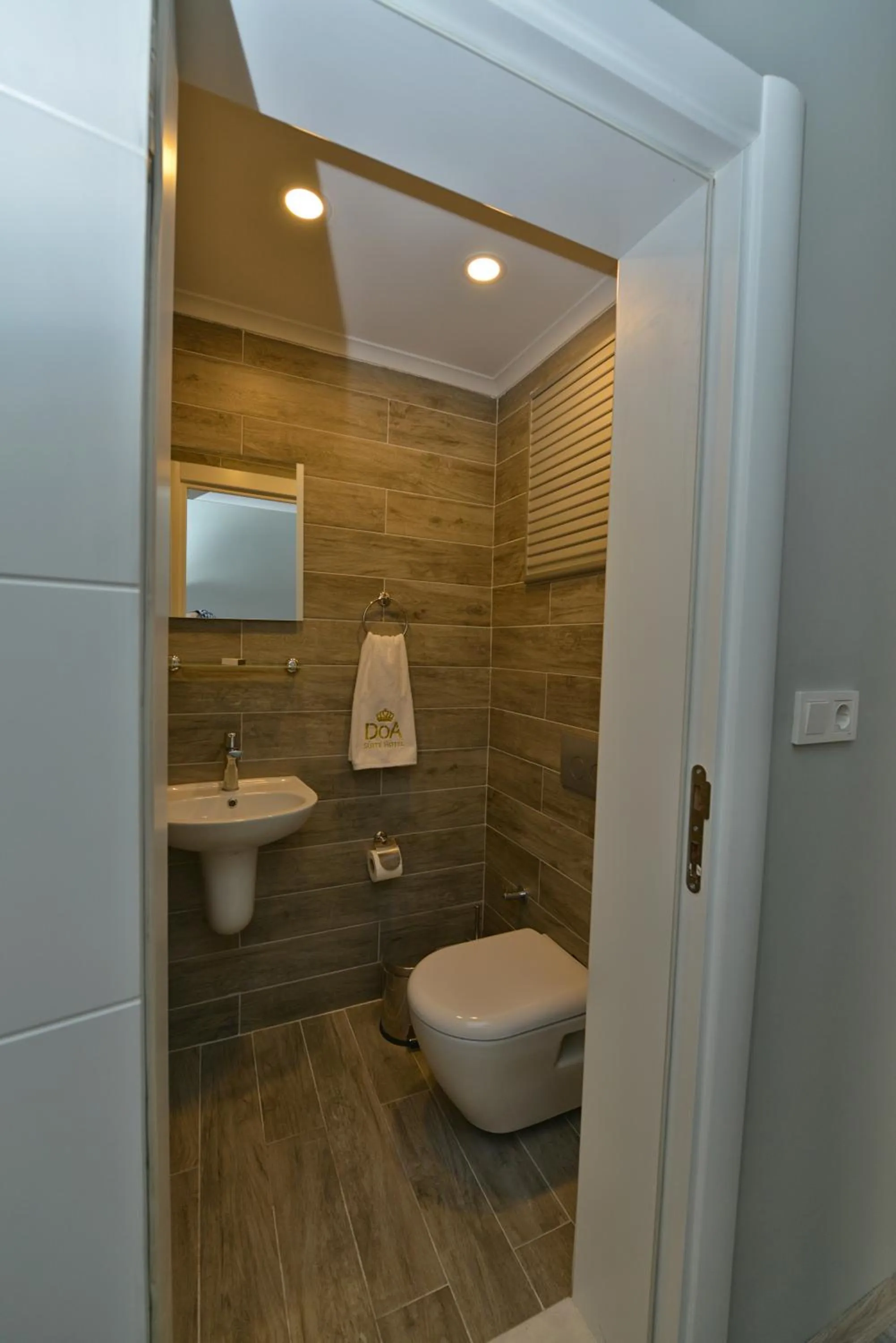 Toilet in Doa Suite Hotel