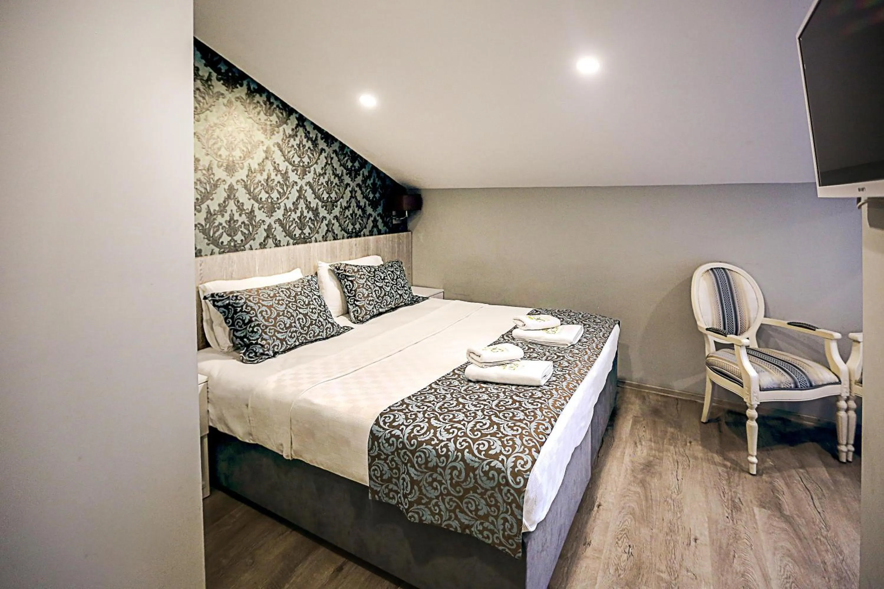 Bedroom, Bed in Doa Suite Hotel