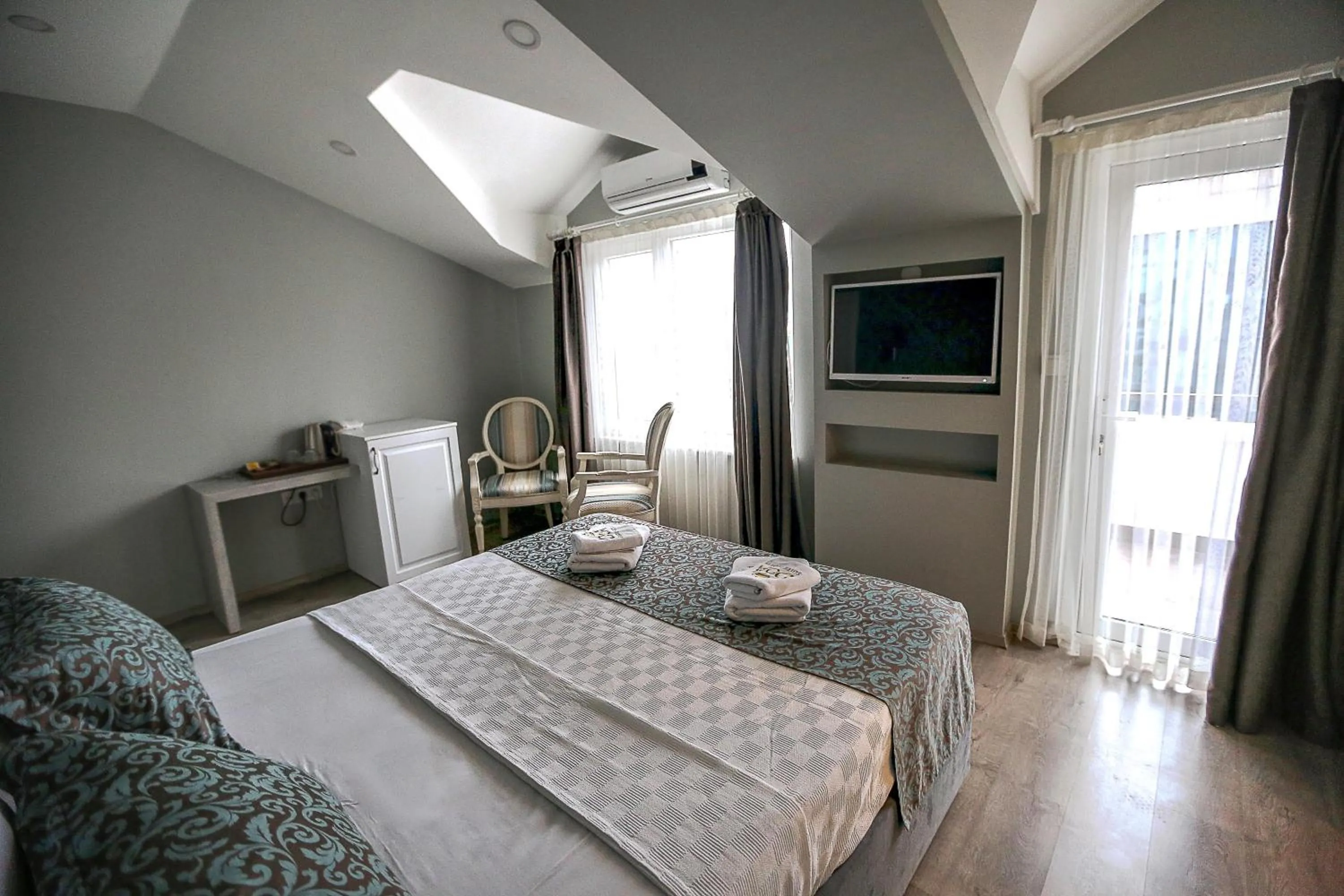 Bedroom, Bed in Doa Suite Hotel