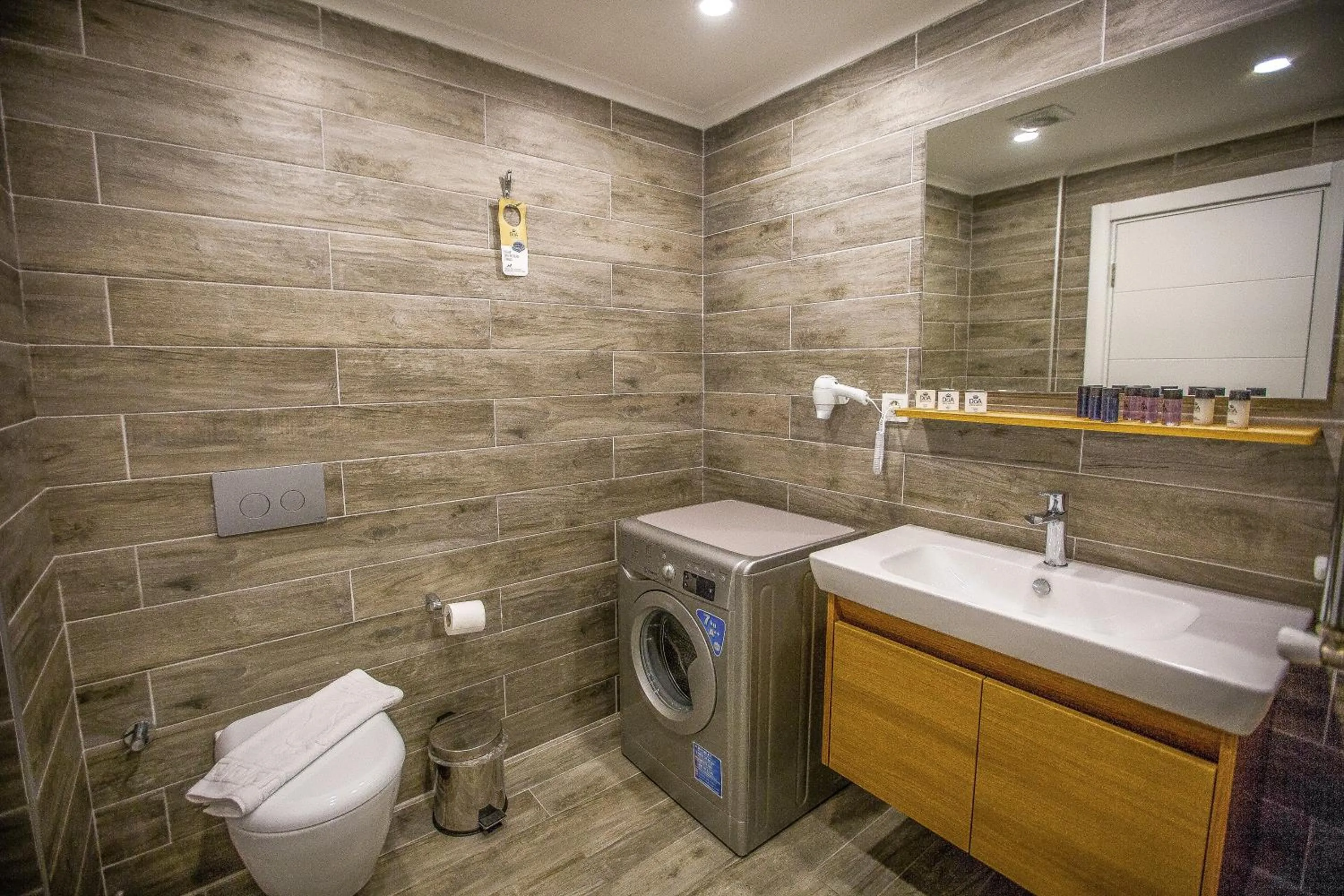 Shower in Doa Suite Hotel