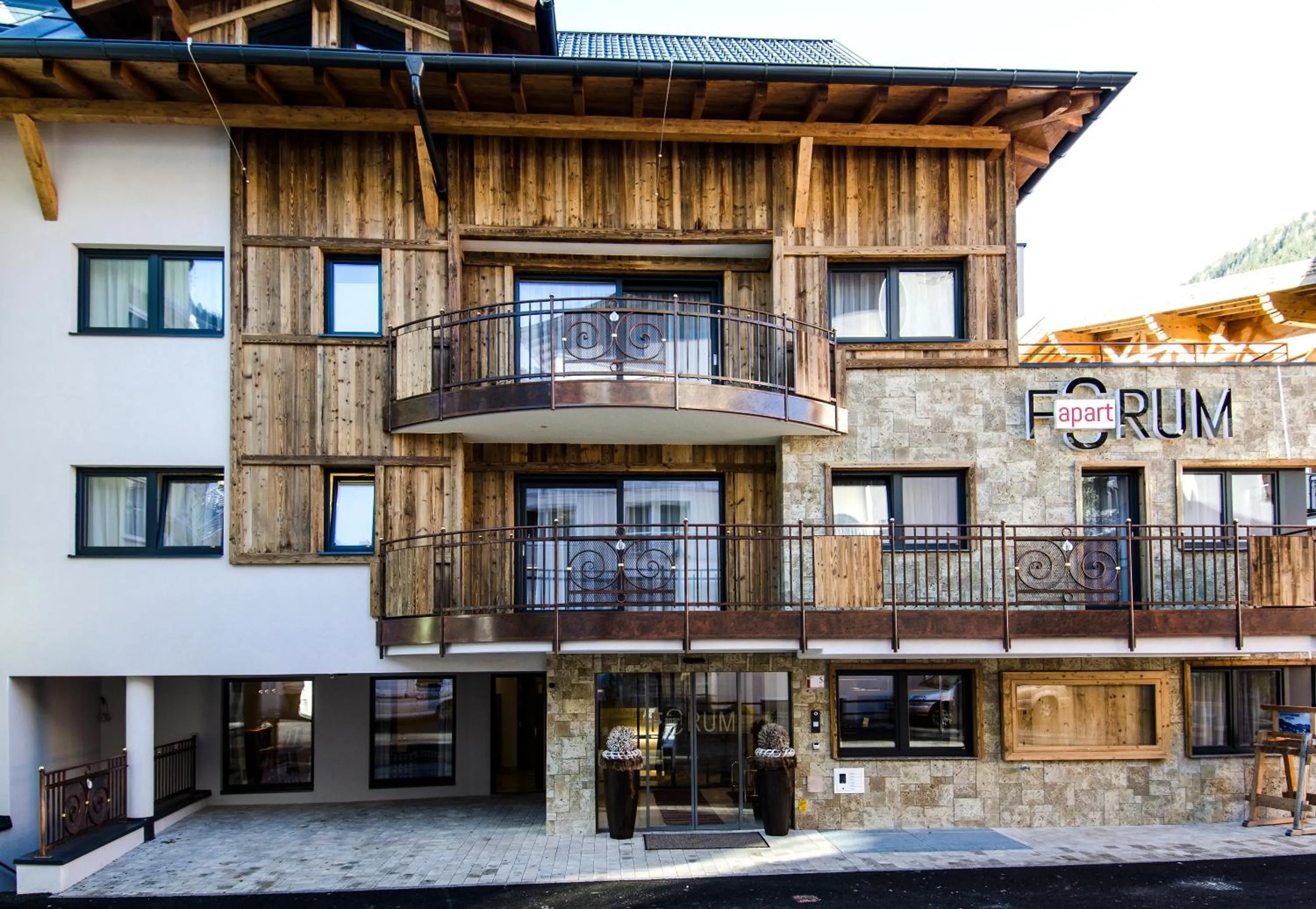 Facade/entrance in Apart Forum