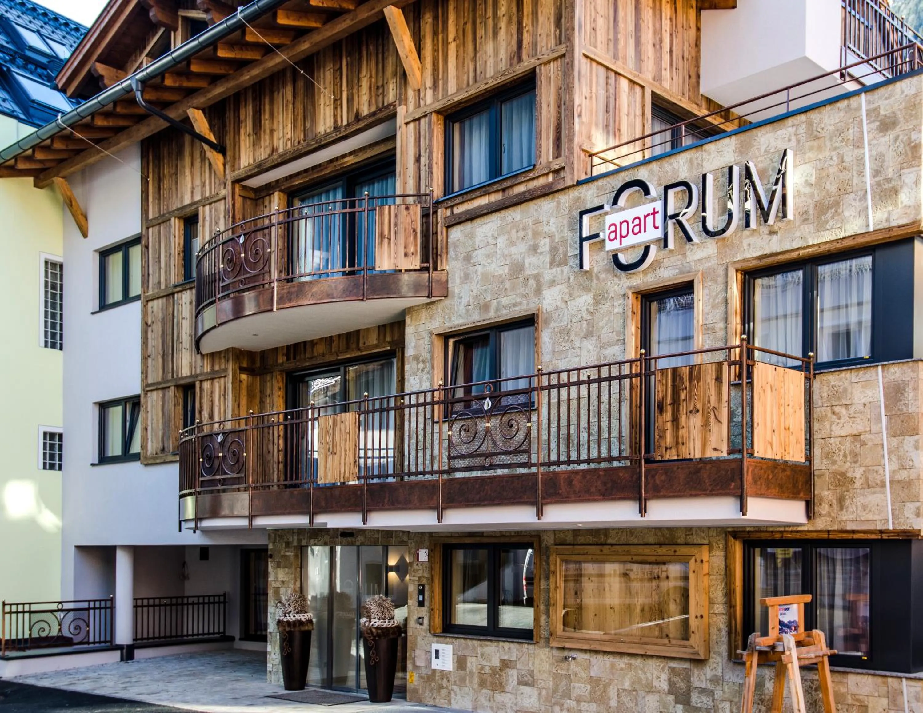 Facade/entrance in Apart Forum