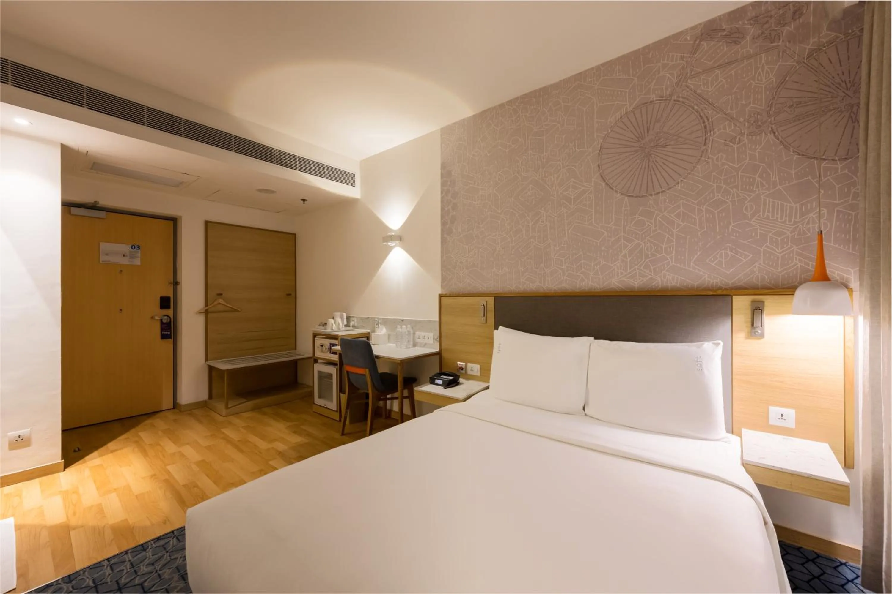 Bed in Holiday Inn Express Chennai OMR Thoraipakkam by IHG