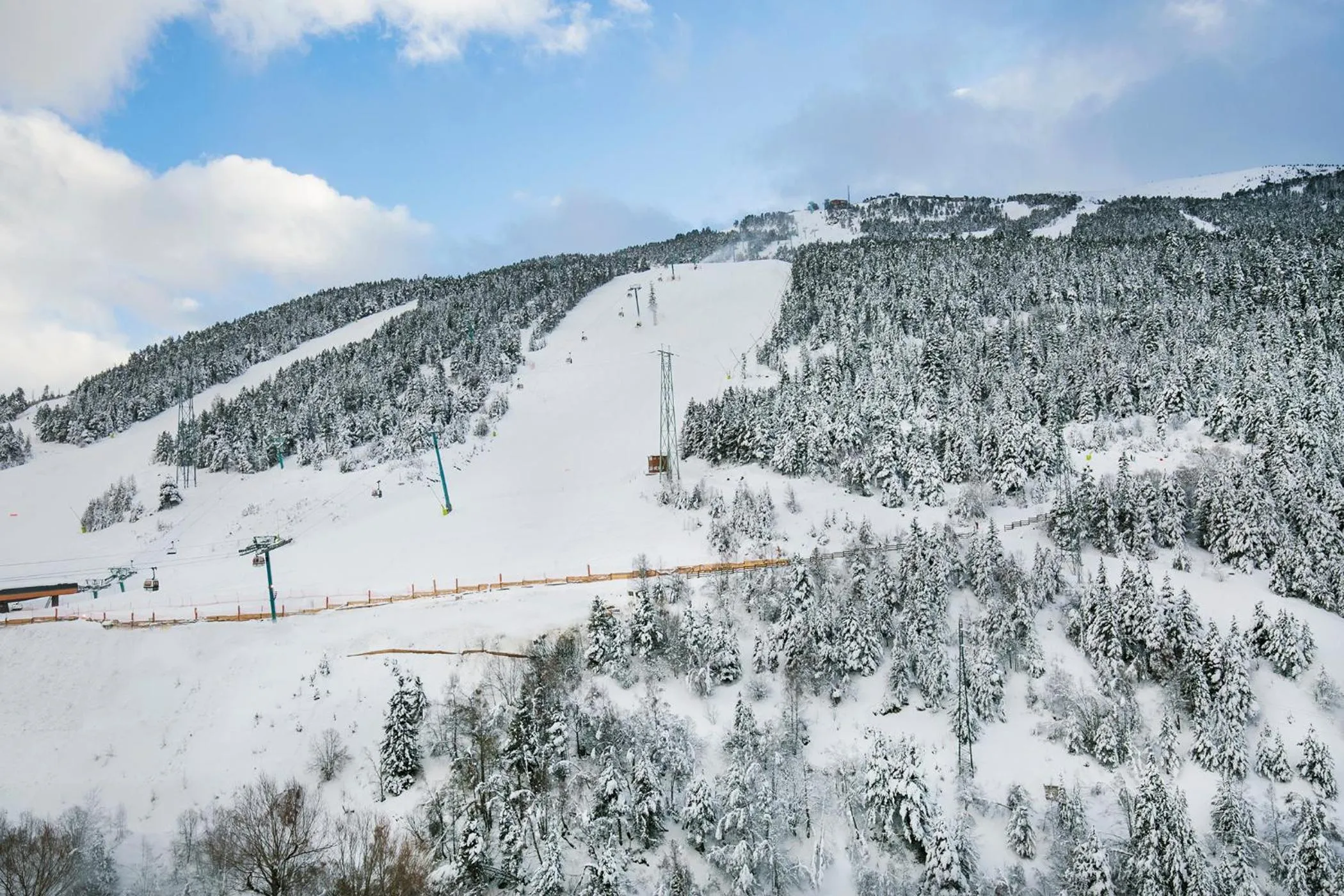 Skiing in Hotel Piolets Soldeu Centre by Nexta