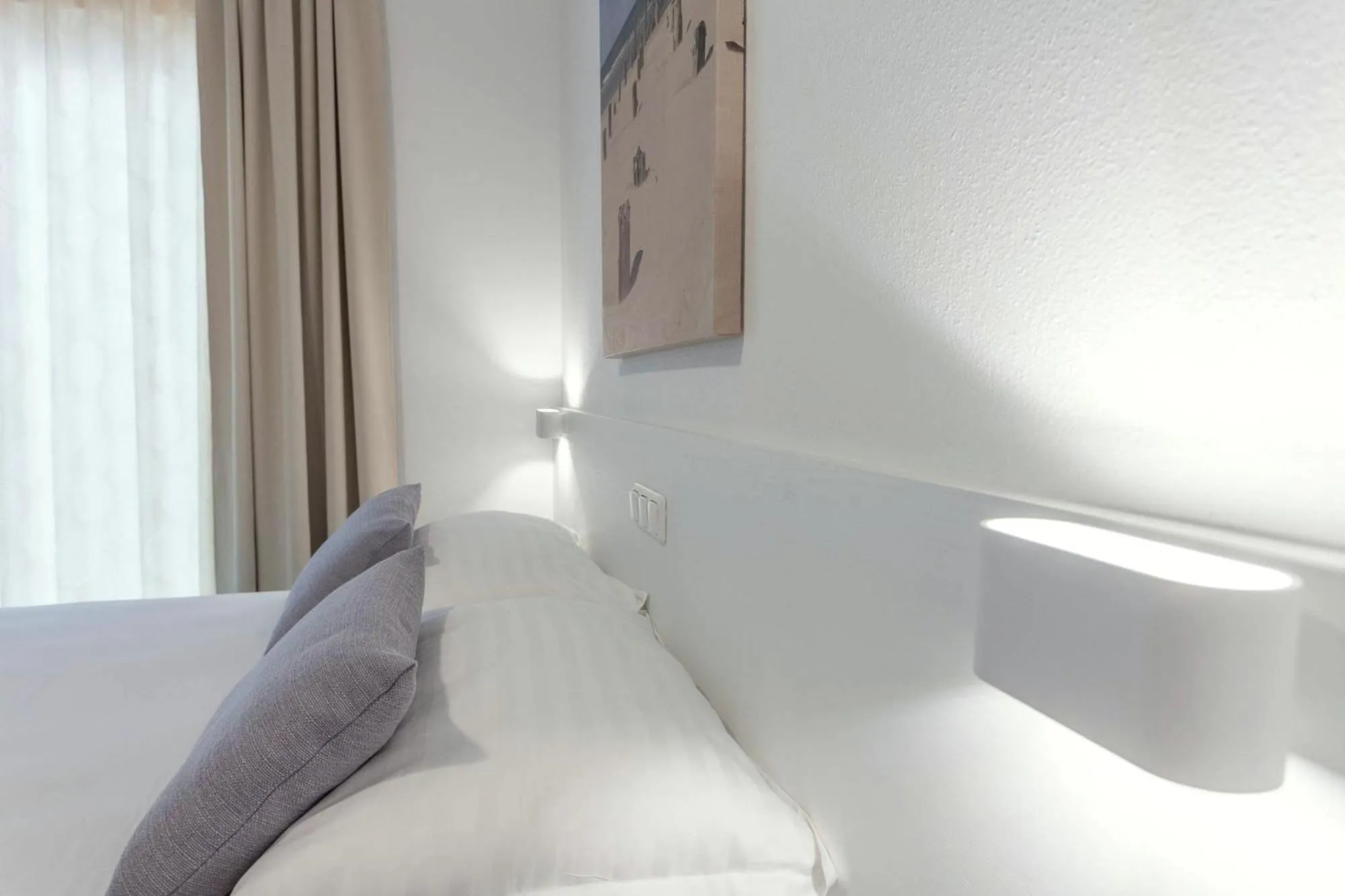 Bed in Sunset Split Rooms