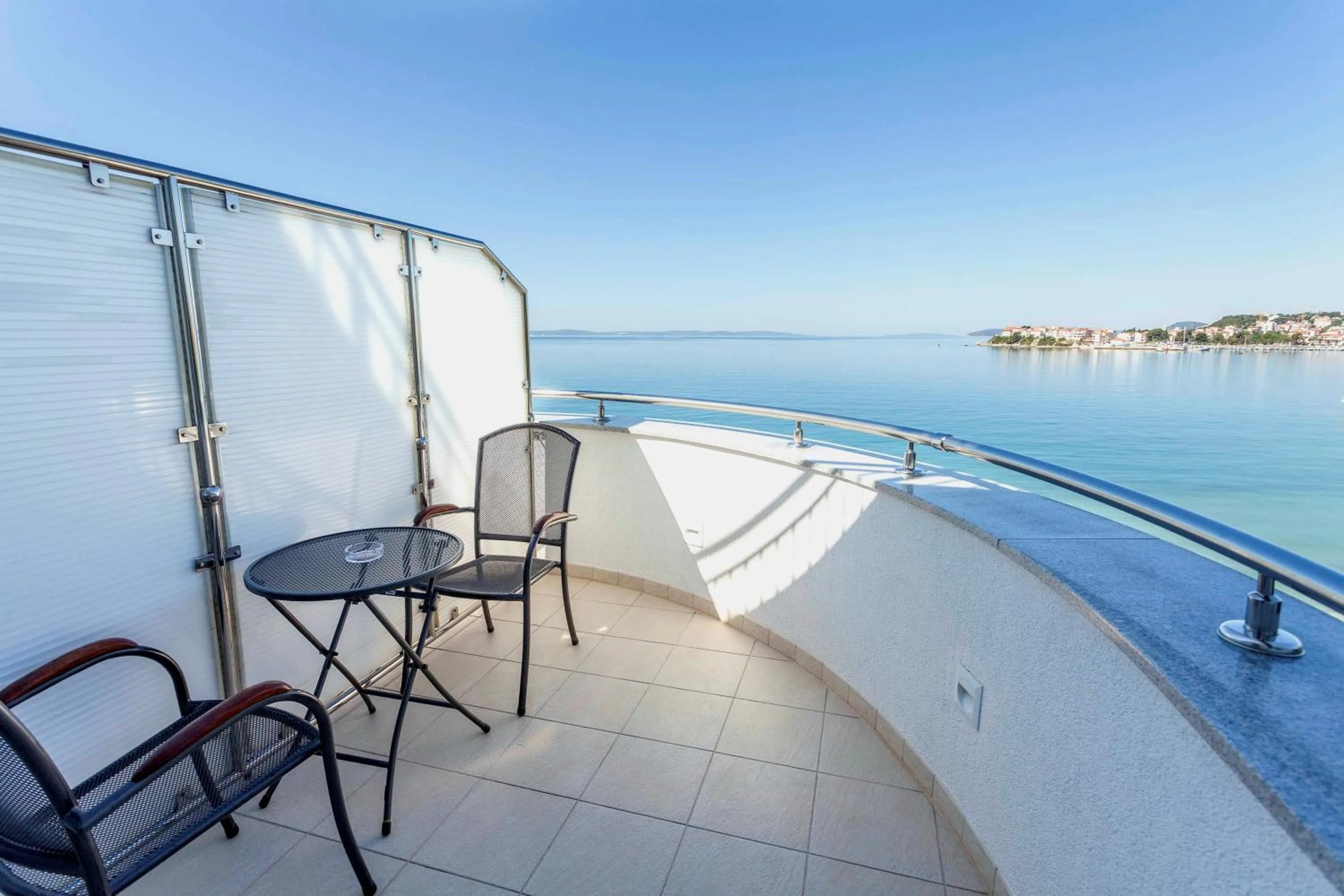 Day in Sunset Split Rooms