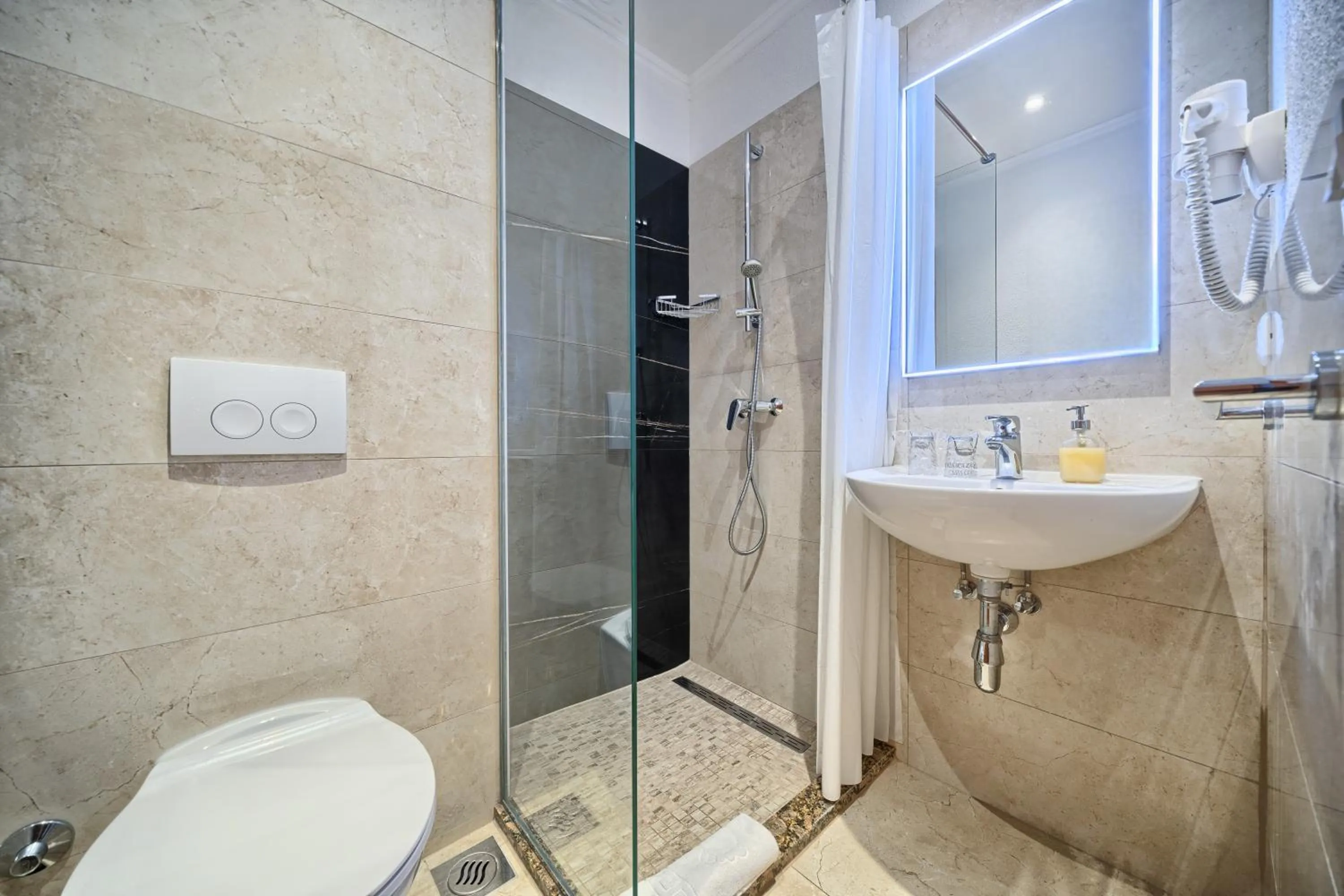 Shower in Sunset Split Rooms