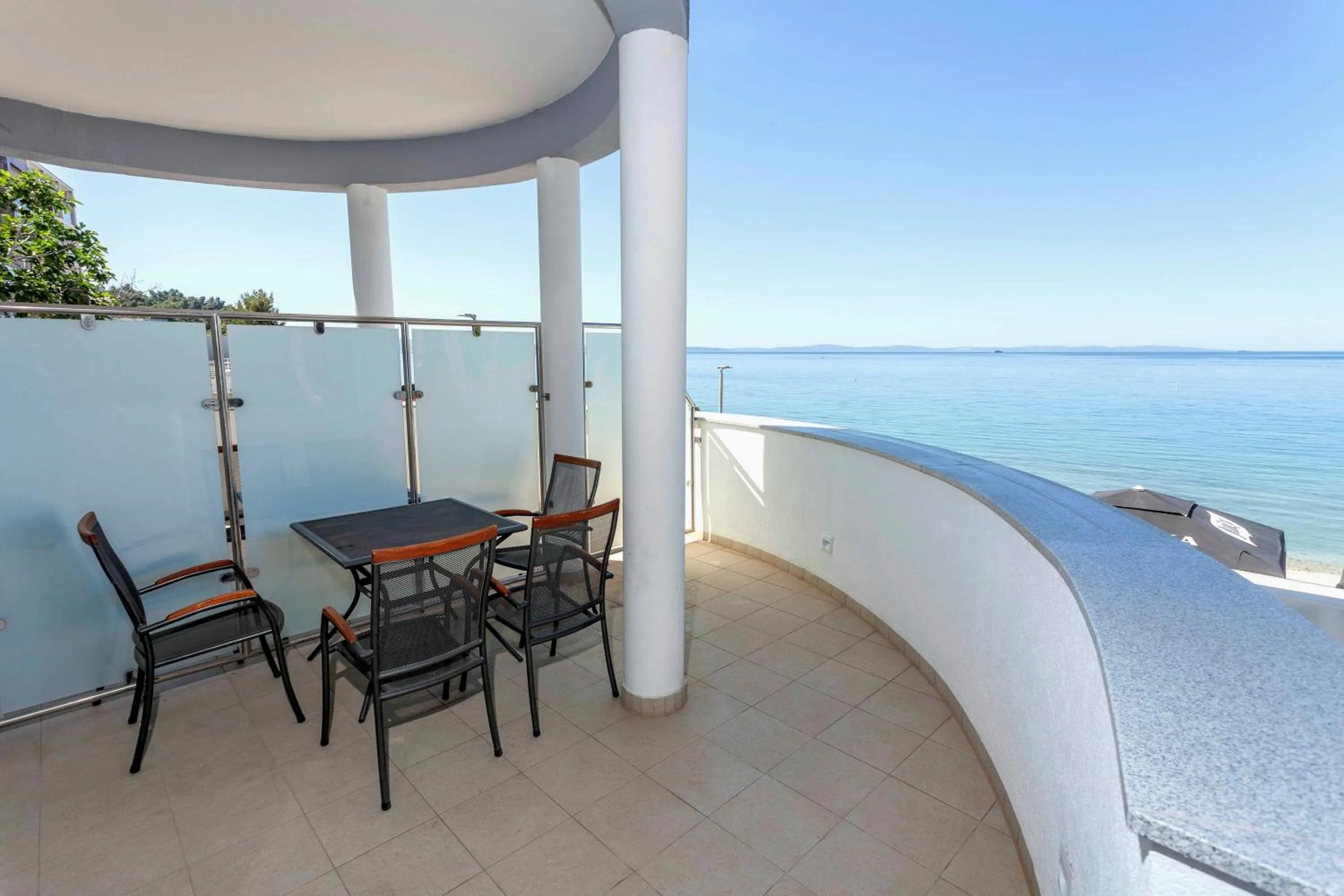 Day in Sunset Split Rooms