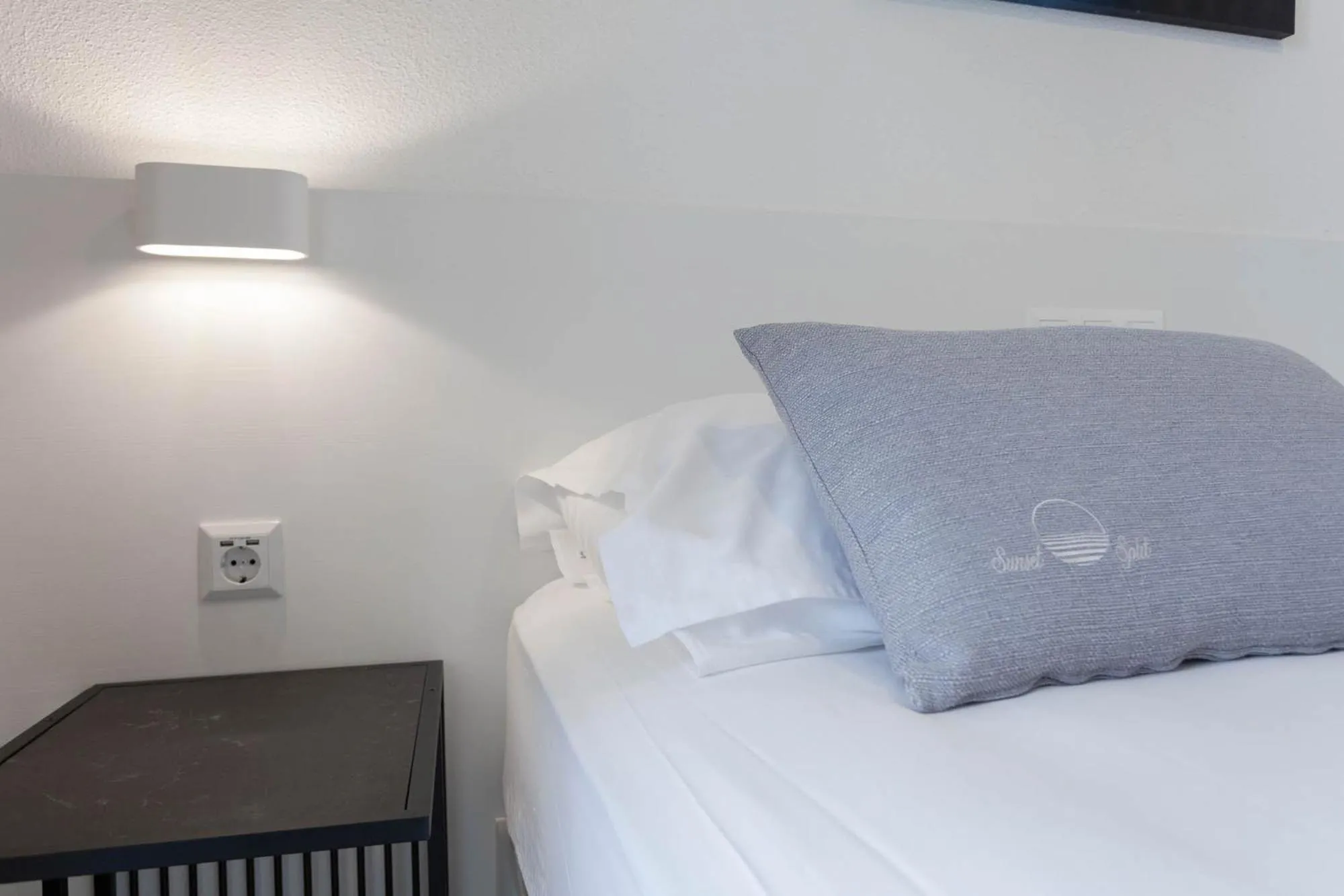 Bed in Sunset Split Rooms