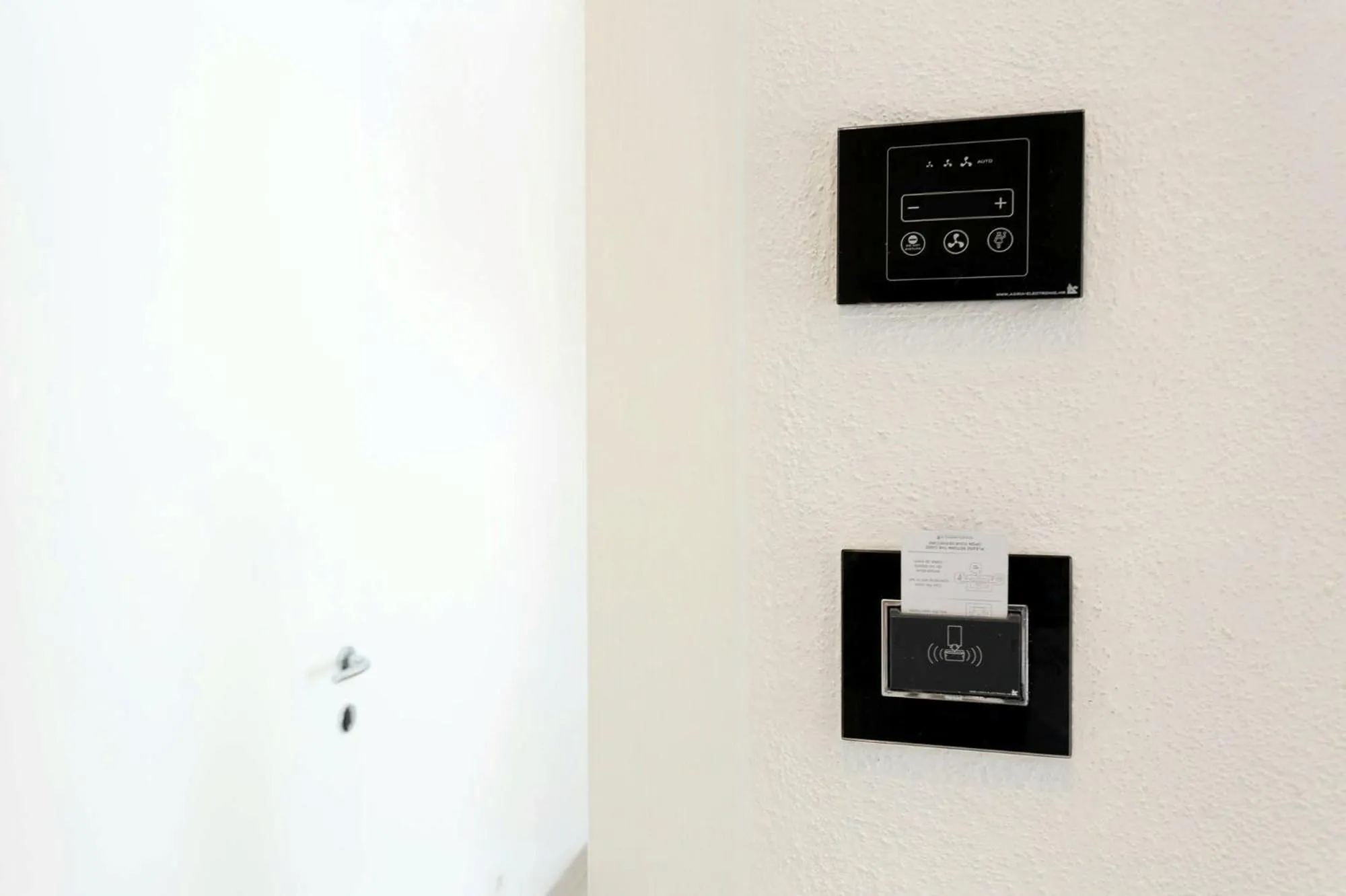 Photo of the whole room in Sunset Split Rooms