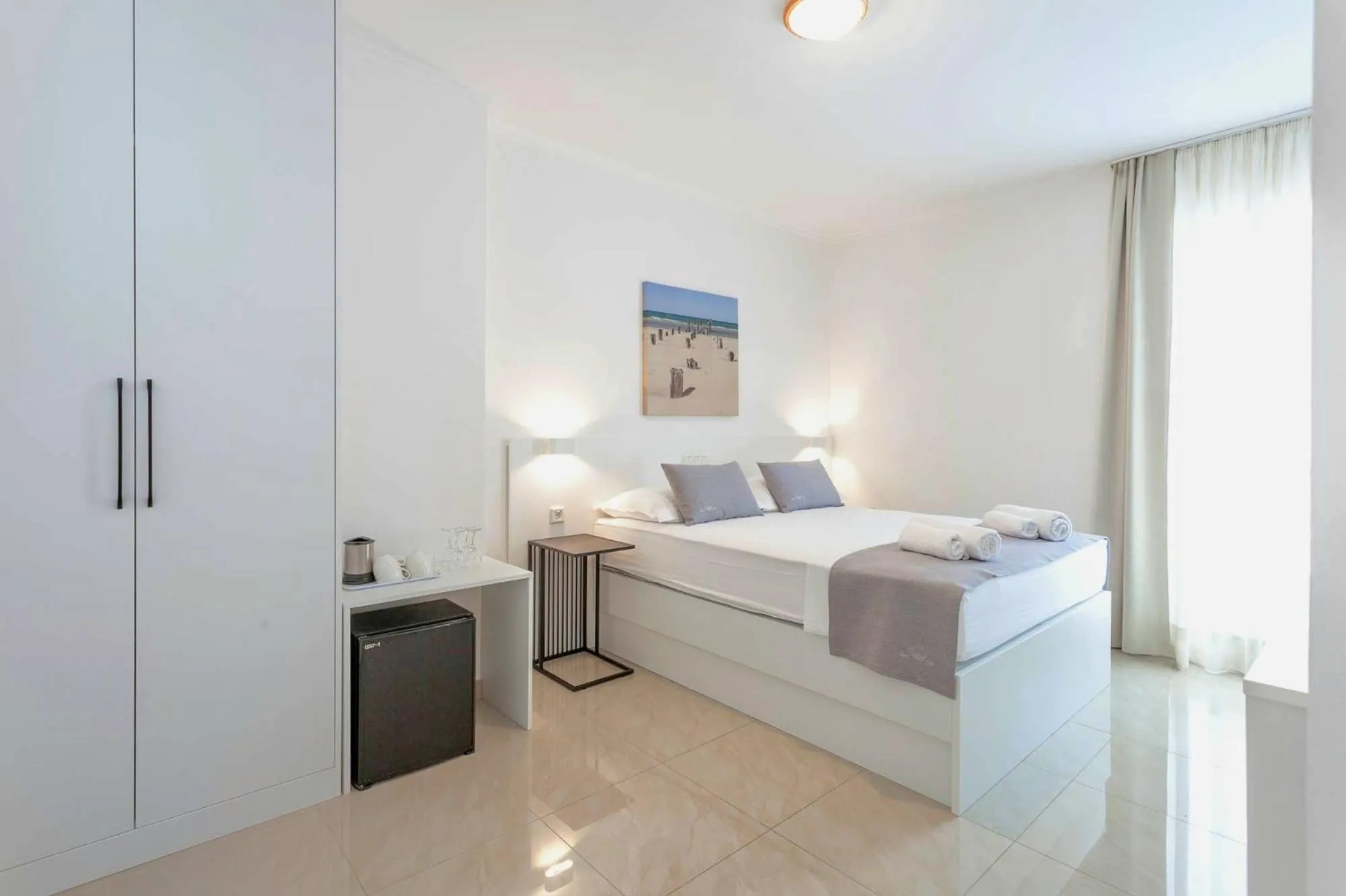 Bed in Sunset Split Rooms