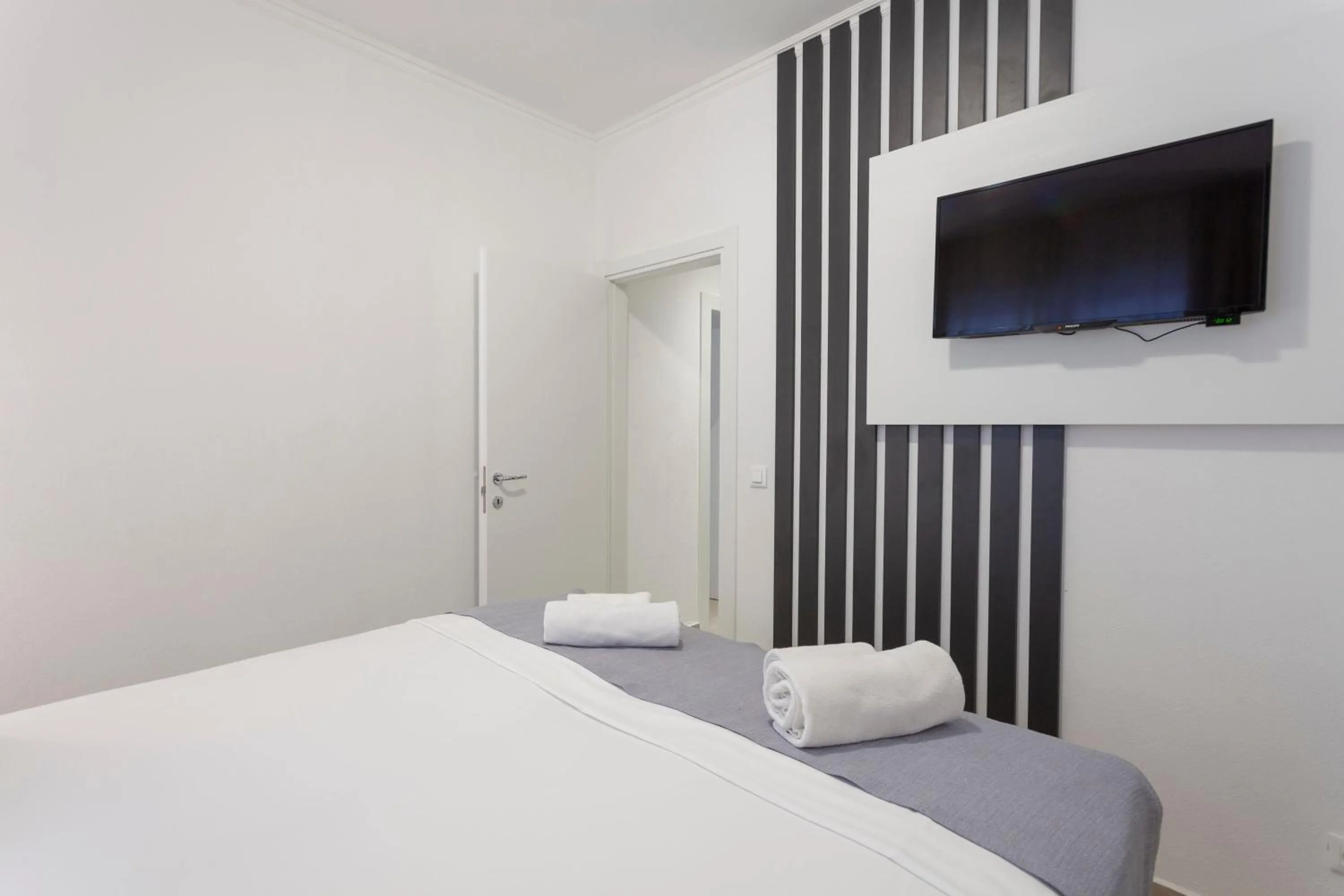 Bed in Sunset Split Rooms