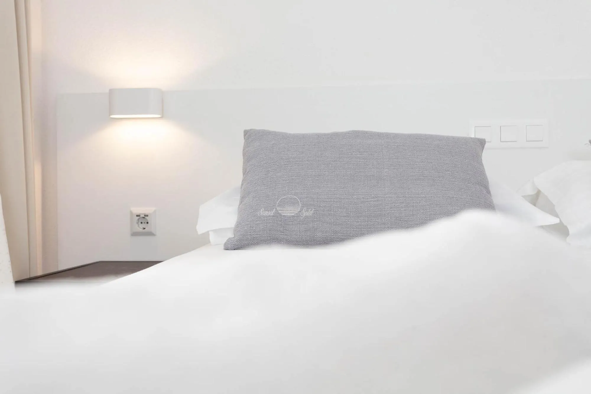 Bed in Sunset Split Rooms