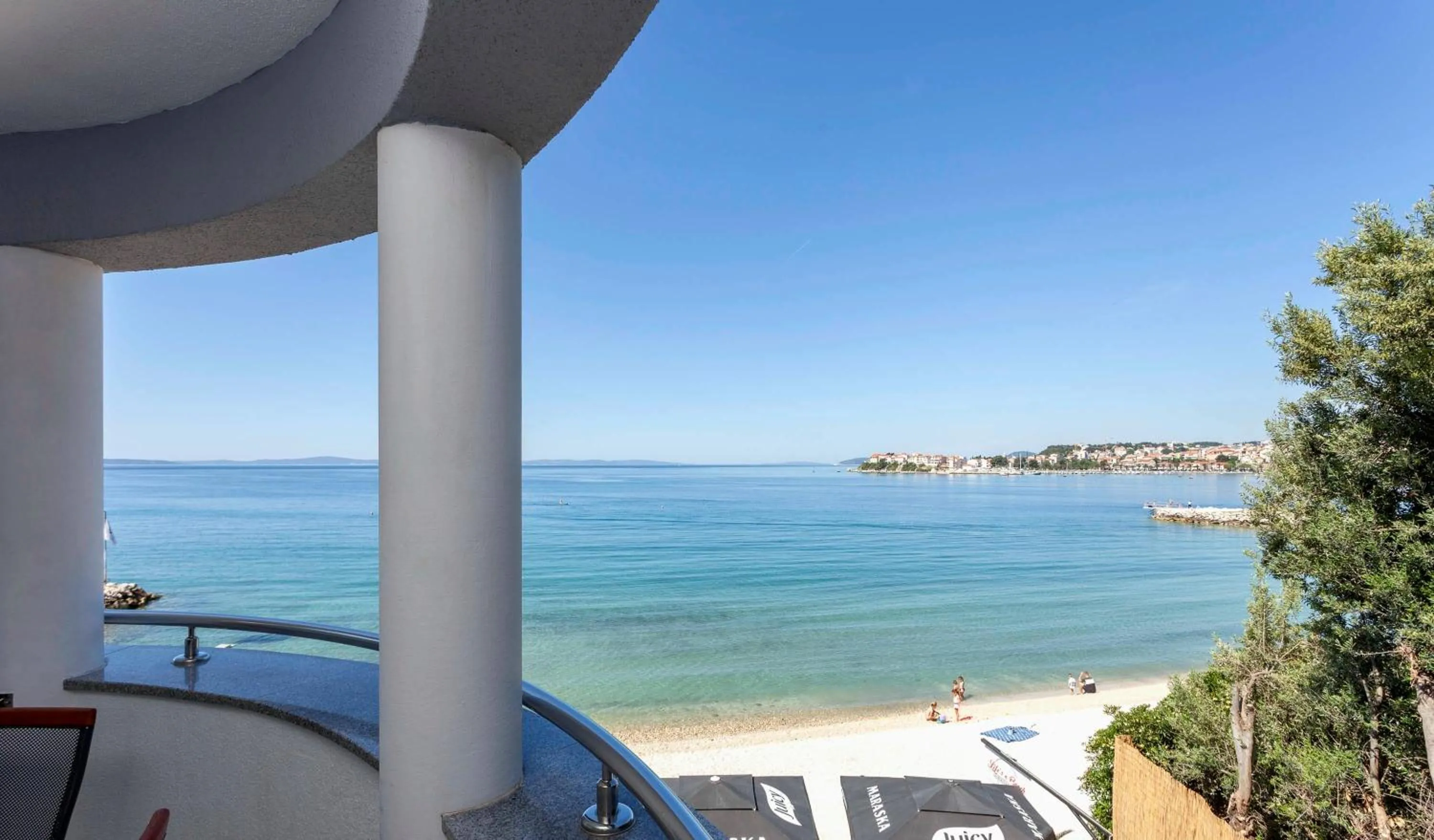 Day in Sunset Split Rooms