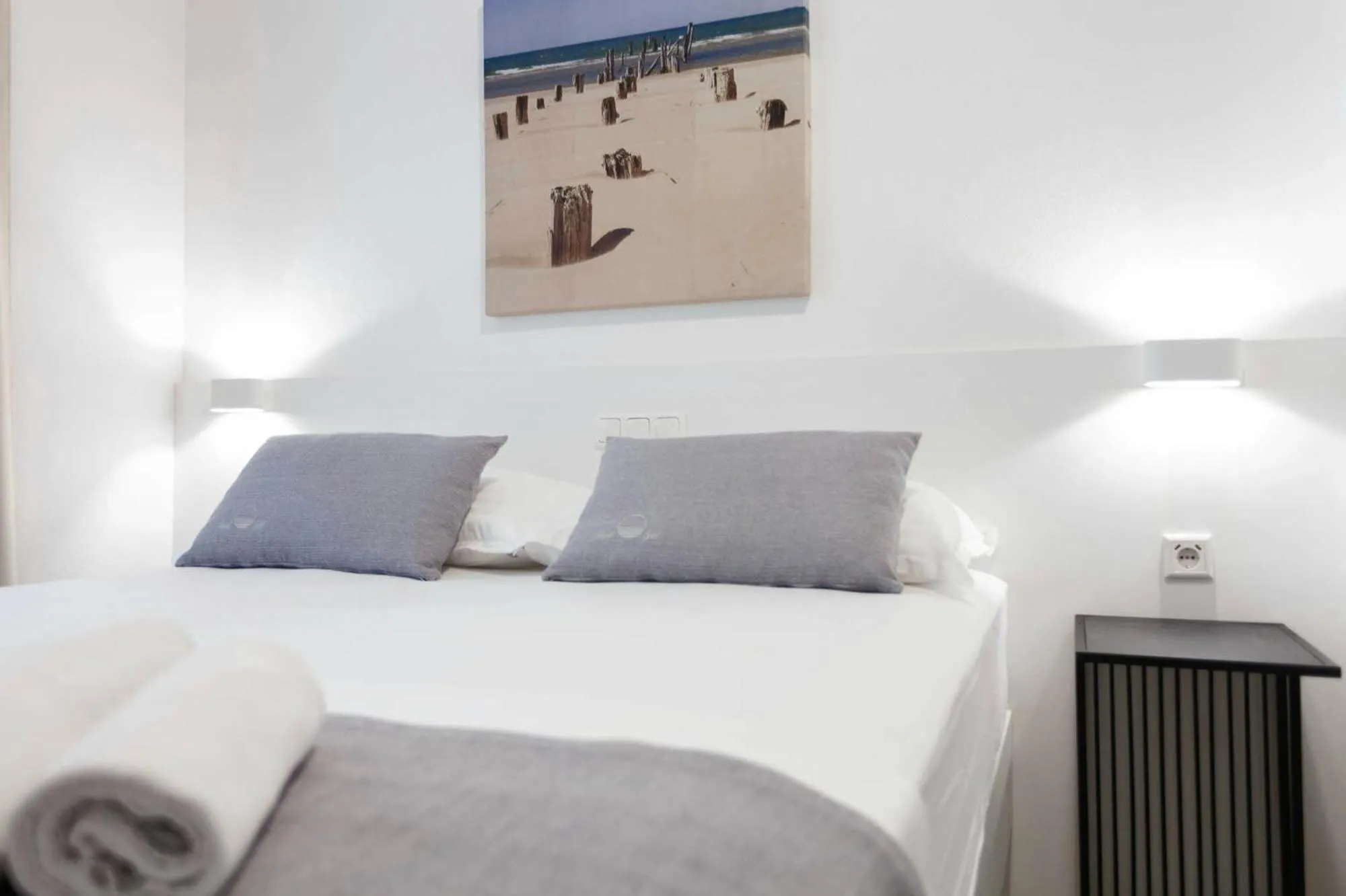 Bed in Sunset Split Rooms