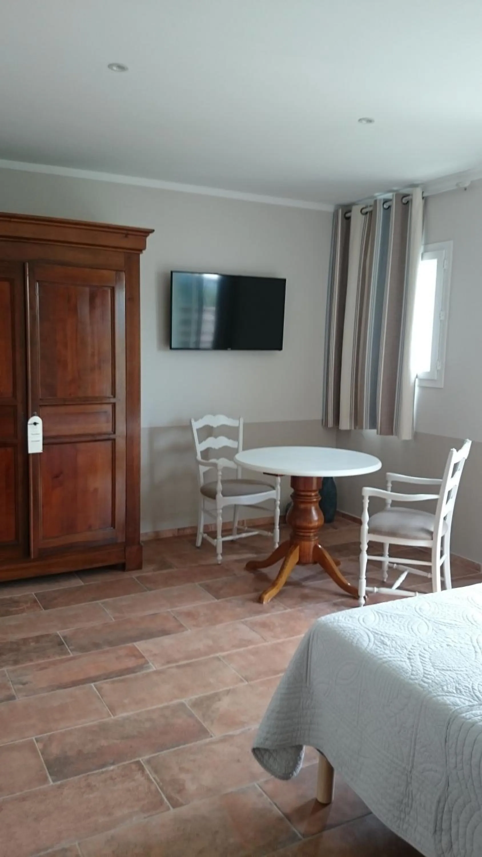 TV and multimedia in Au Relais Provencal