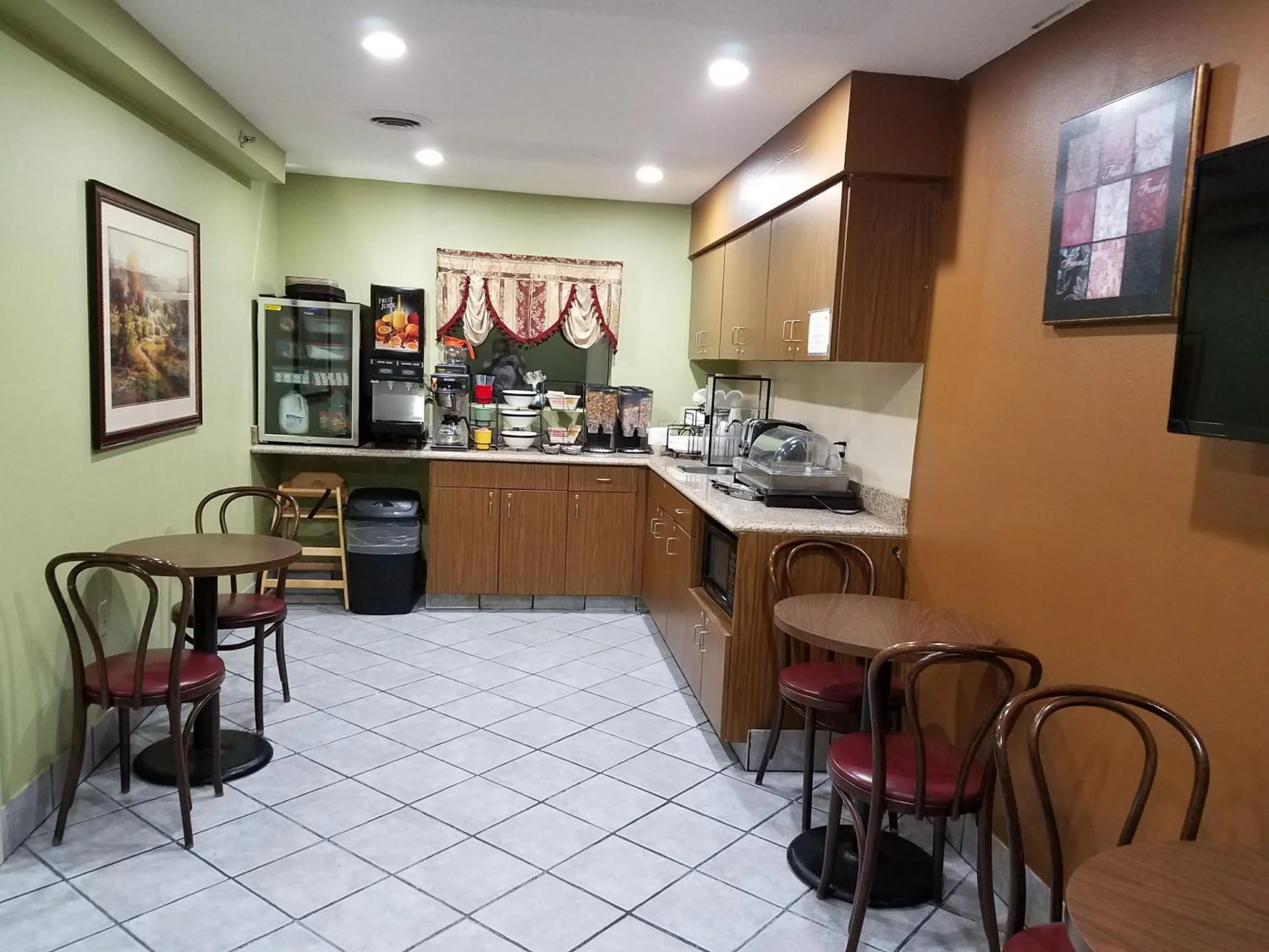 Breakfast in Briarwood Inn