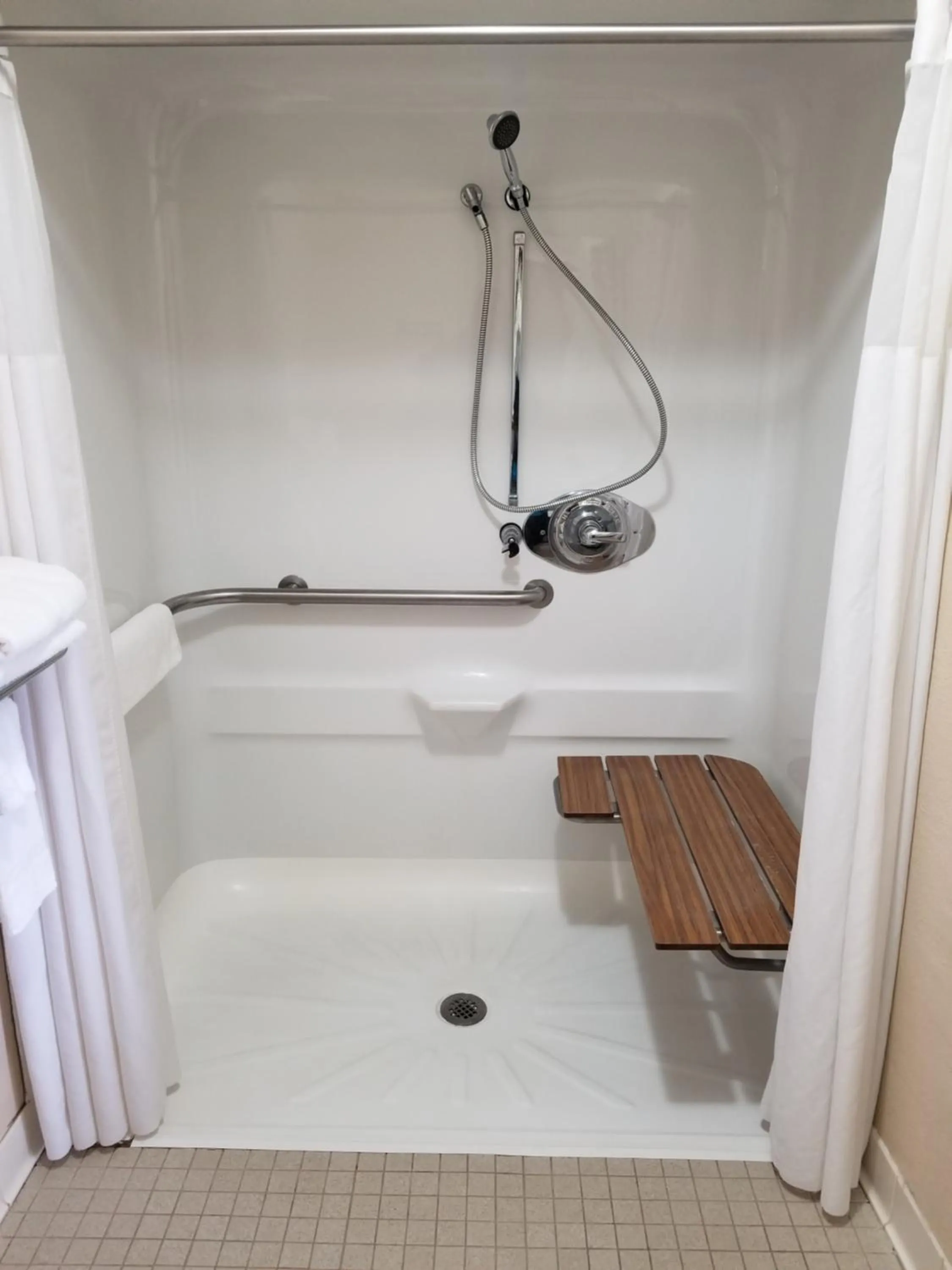 Facility for disabled guests in Briarwood Inn