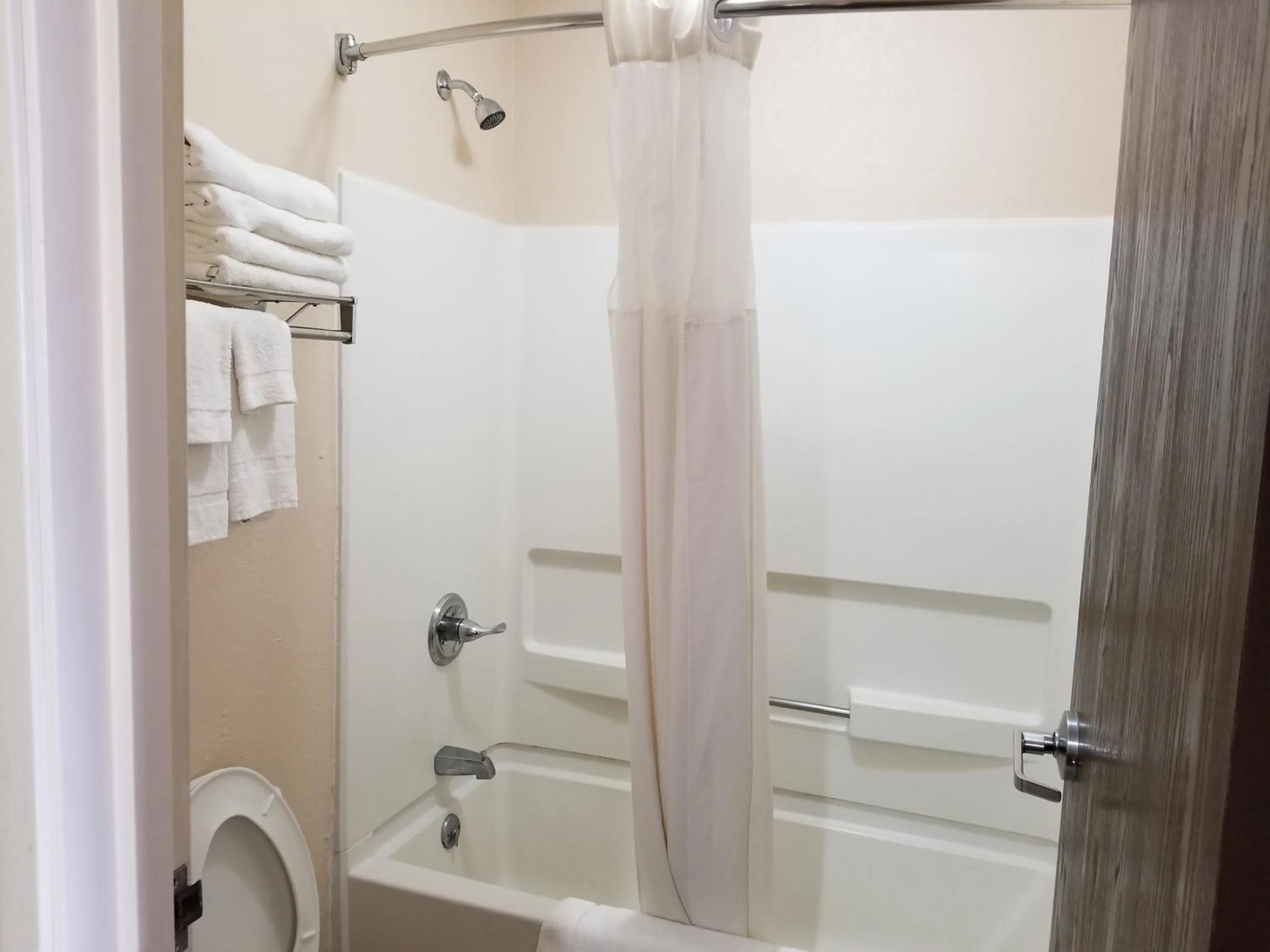 Shower in Briarwood Inn