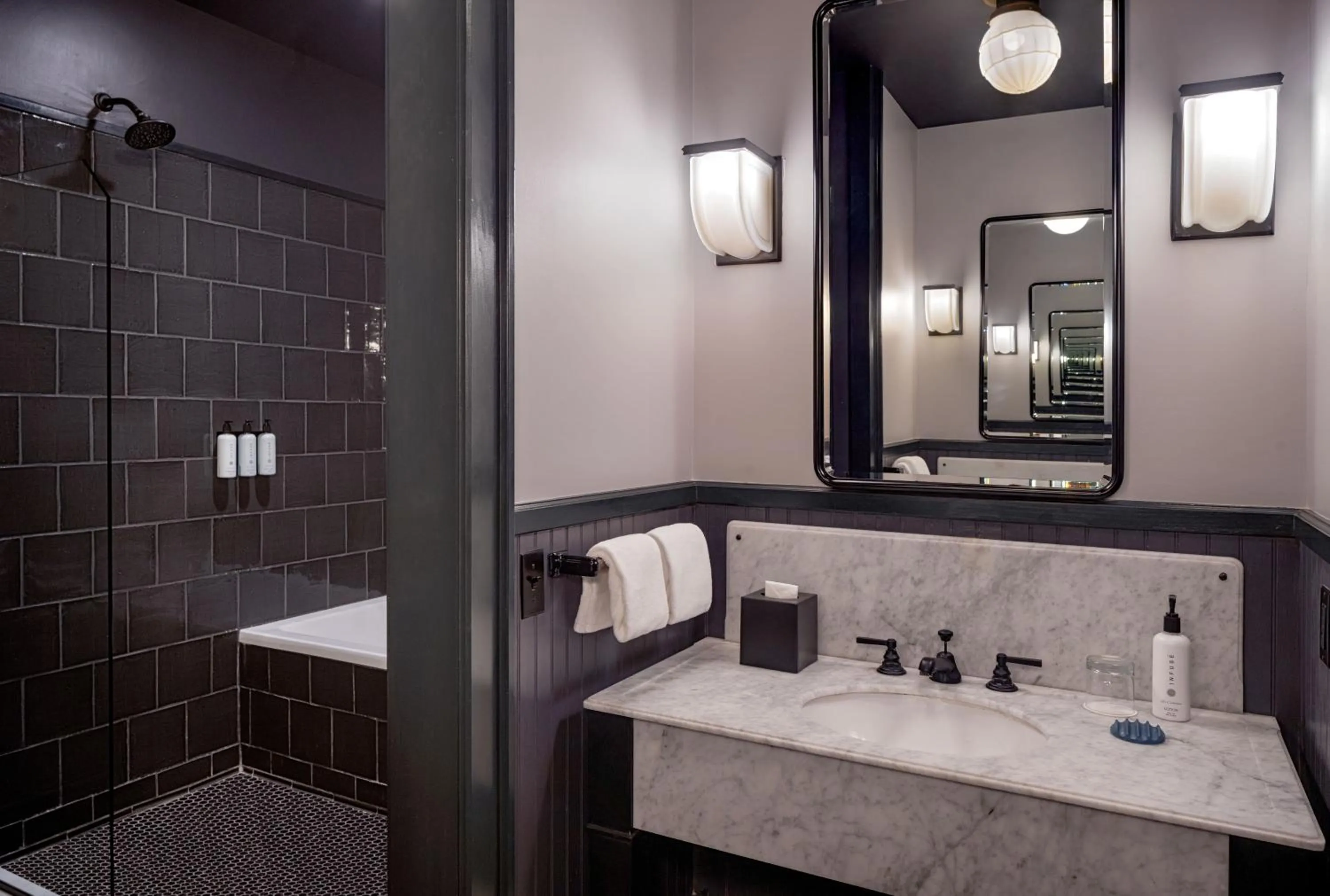 Shower in Ace Hotel New Orleans