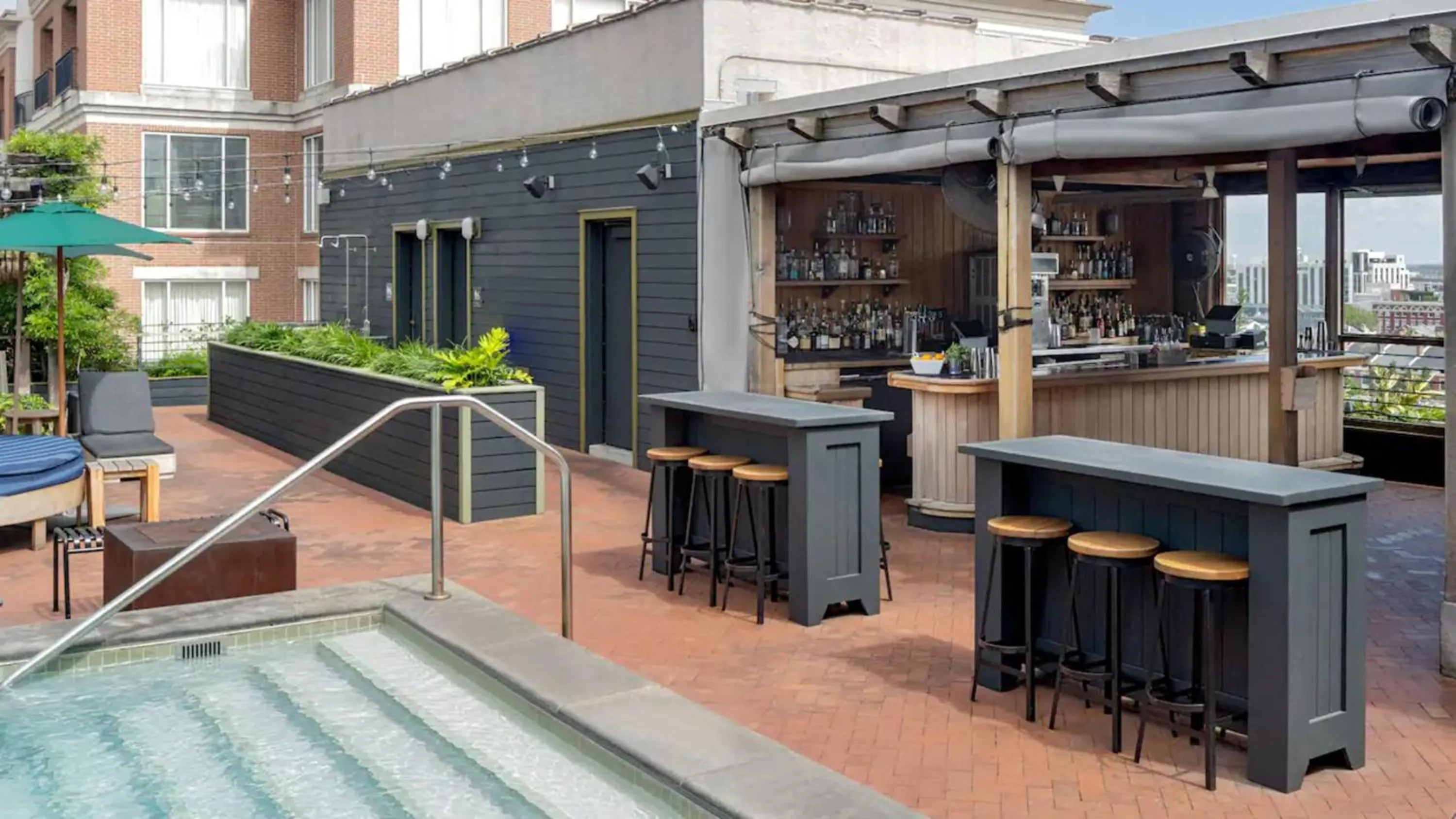 Lounge or bar in The Barnett, part of JdV by Hyatt