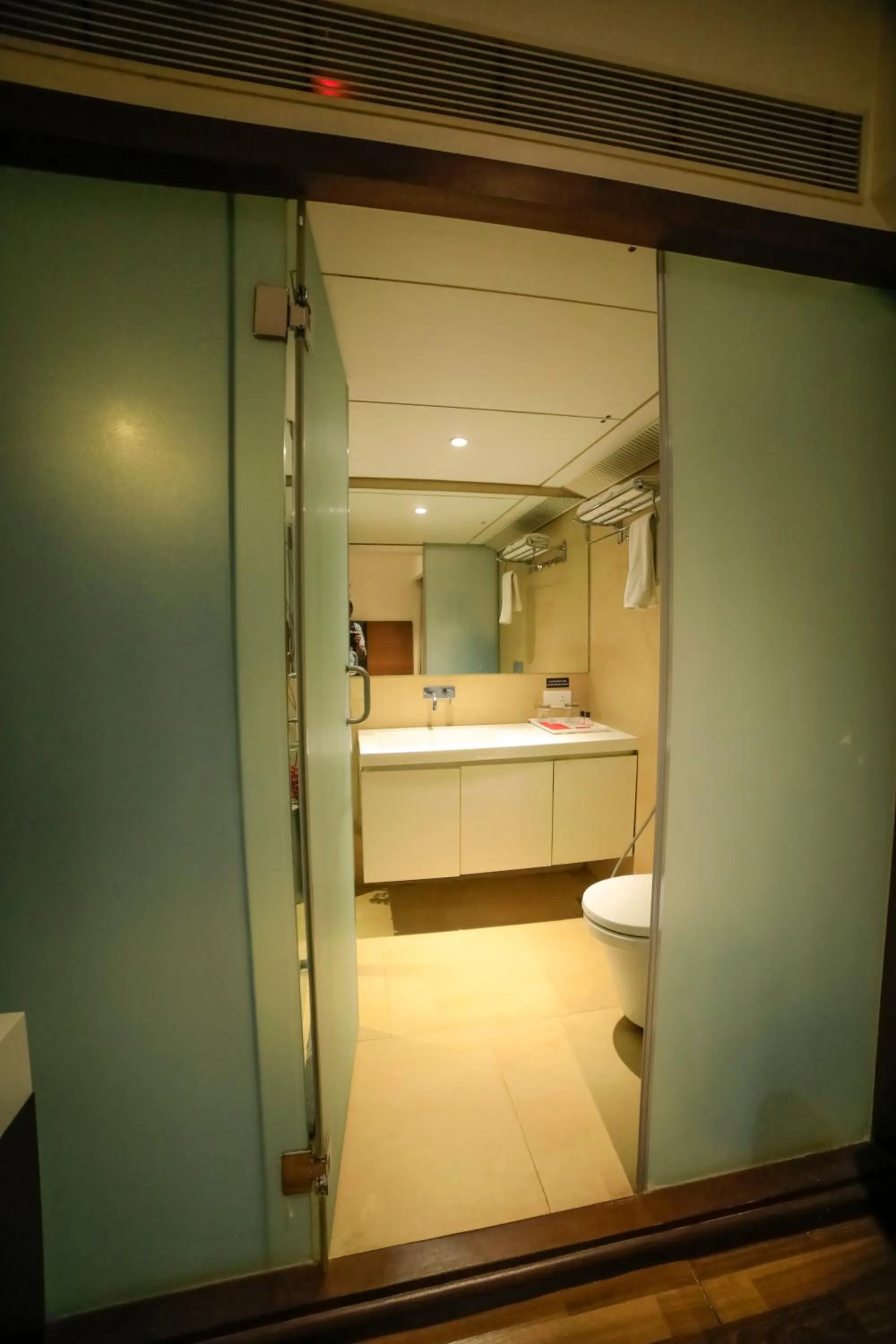 Shower in Hotel German Palace Near to Airport