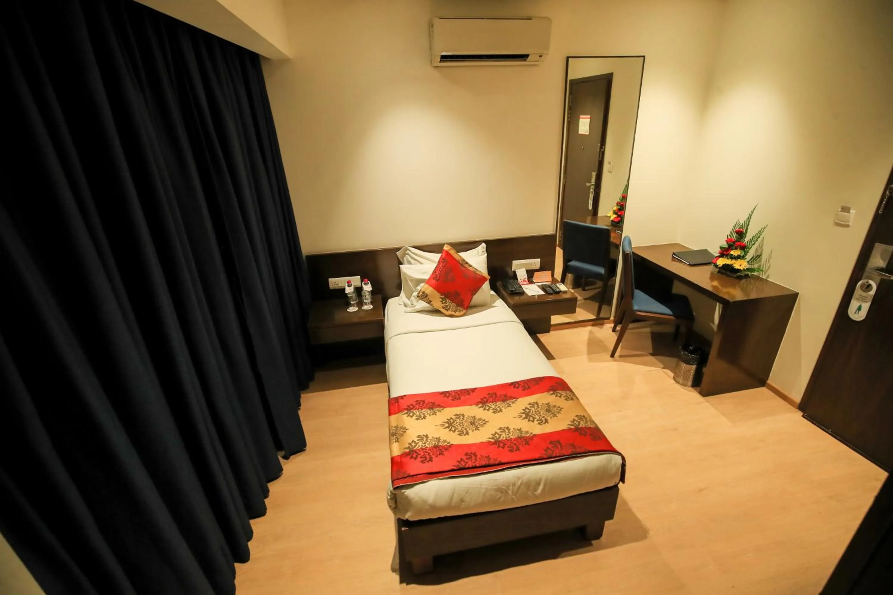 Bedroom, Bed in Hotel German Palace Near to Airport