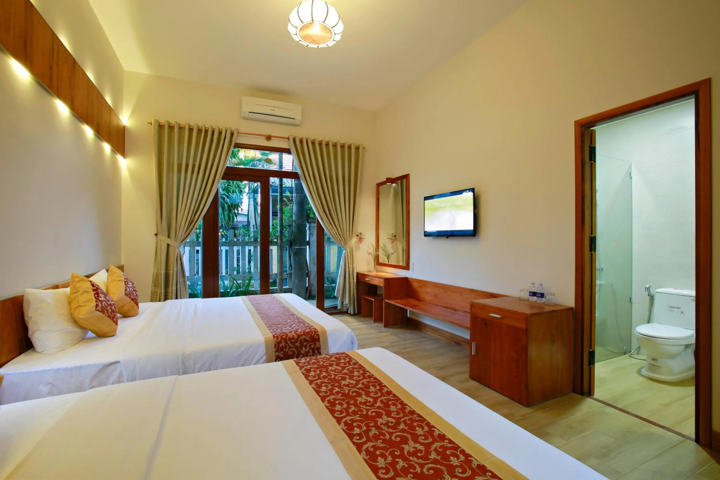 Bathroom, Bed in Hanging Garden Hoi An