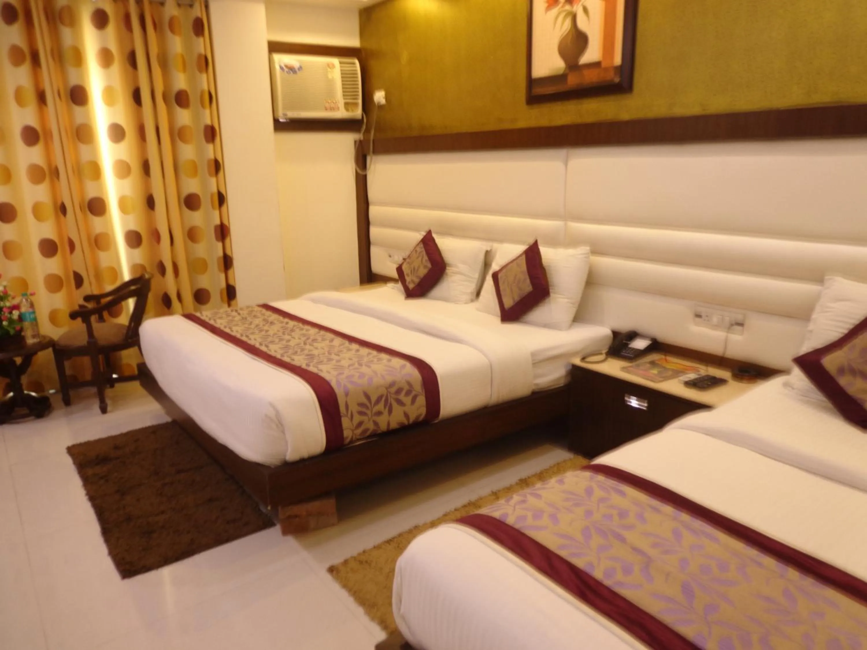 Bedroom, Bed in NEW RANOVATED Hotel Station View Opposite New Delhi Railway