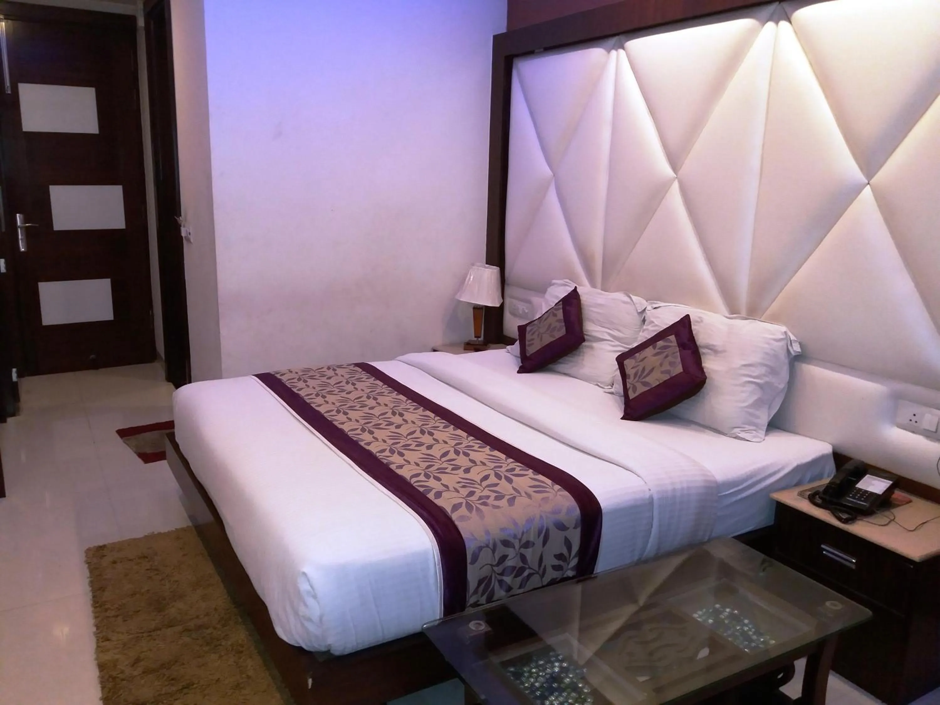 Bedroom, Bed in NEW RANOVATED Hotel Station View Opposite New Delhi Railway