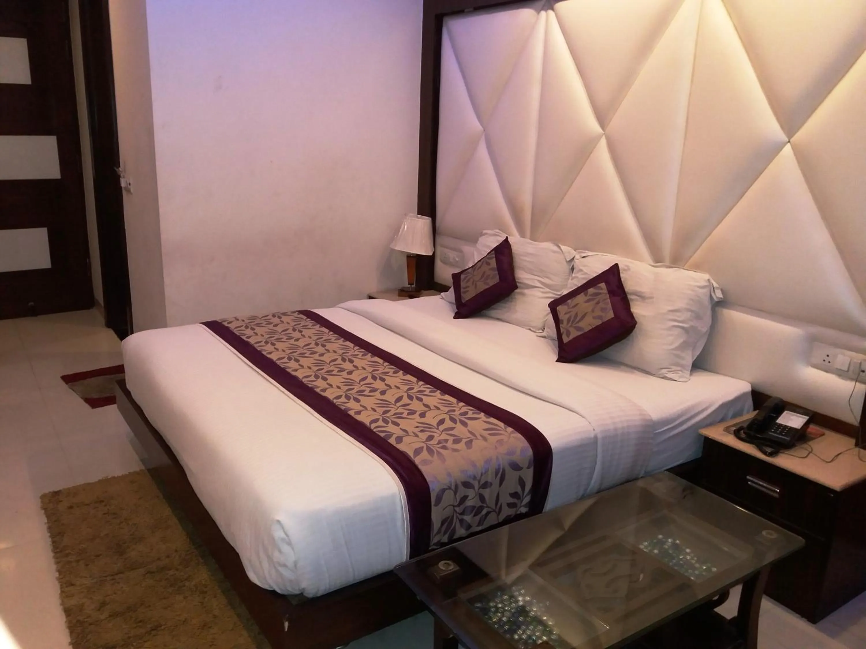 Bedroom, Bed in NEW RANOVATED Hotel Station View Opposite New Delhi Railway