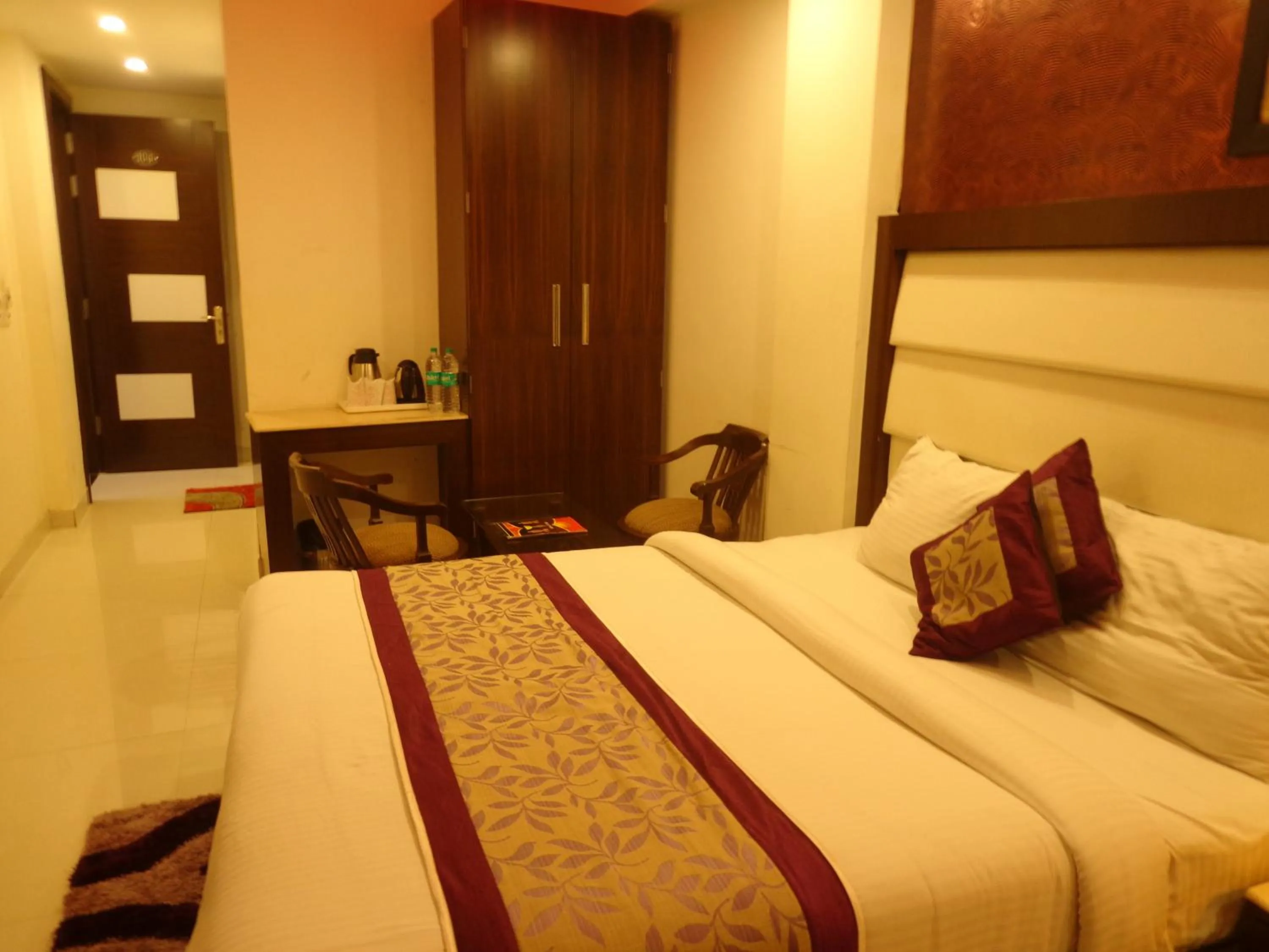 Bedroom, Bed in NEW RANOVATED Hotel Station View Opposite New Delhi Railway