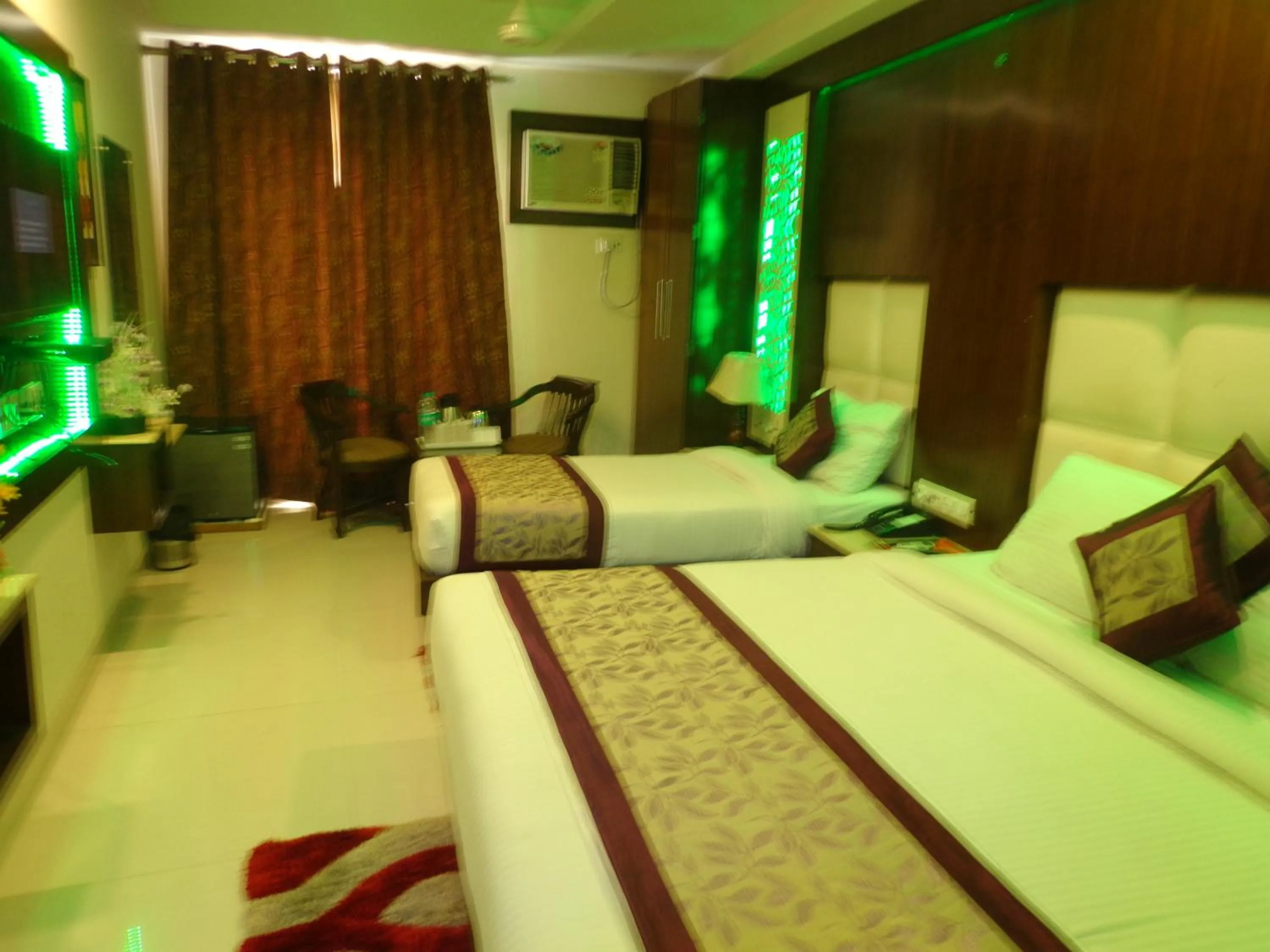 Bedroom, Bed in NEW RANOVATED Hotel Station View Opposite New Delhi Railway